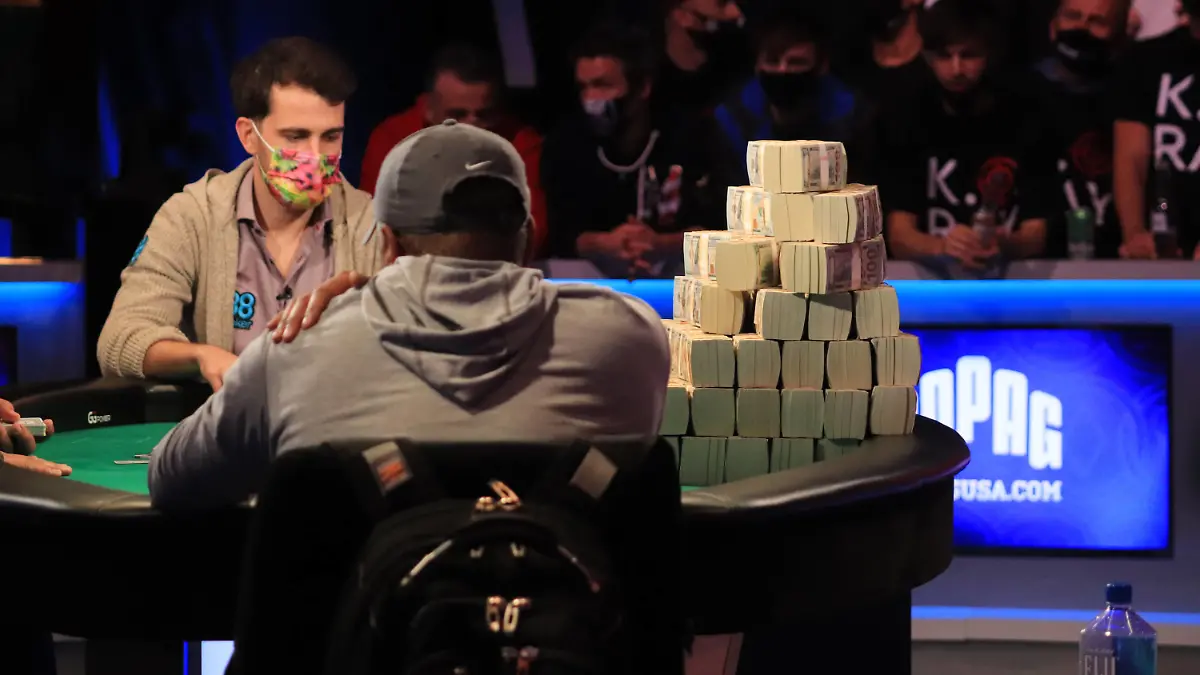 November 17, 2021, Las Vegas, Nevada, Las Vegas, NV, United States: LAS VEGAS, NV - NOVEMBER 17: George Holmes and Koray Aldemir play in the final table during the Event 67: MAIN EVENT No-Limit Hold em World Championship, WM, Weltmeisterschaft of WSOP 2021 - World Series of Poker at RIO All-Suite Hotel & Casino on November 17, 2021 in Las Vegas, Nevada, United States. Las Vegas, Nevada United States - ZUMAp175 20211117_zsa_p175_048 Copyright: xDiegoxRibasx