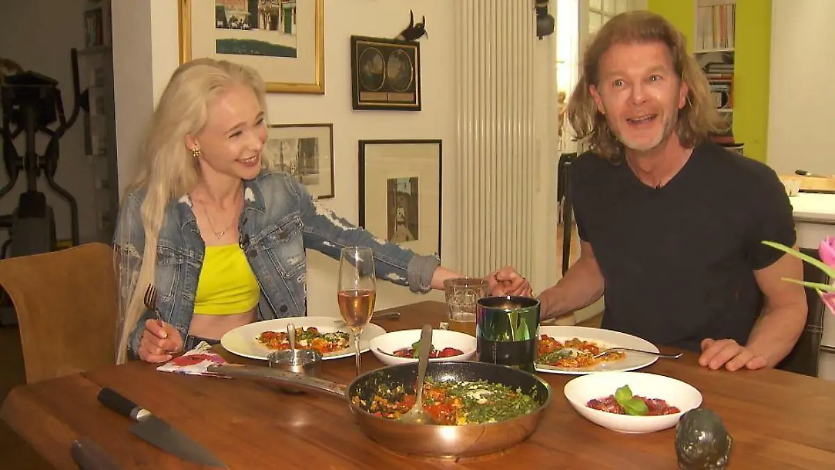 Theresia Fischer und ihr neuer Partner Stefan am Dinnertisch