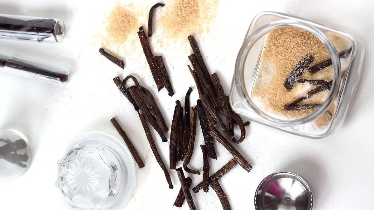Homemade vanilla white and brown sugar in a glass jar with vanilla sticks