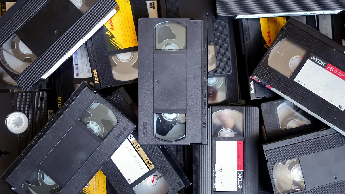 VHS Kassetten unterschiedlicher Hersteller. Foto vom 25. November 2018.