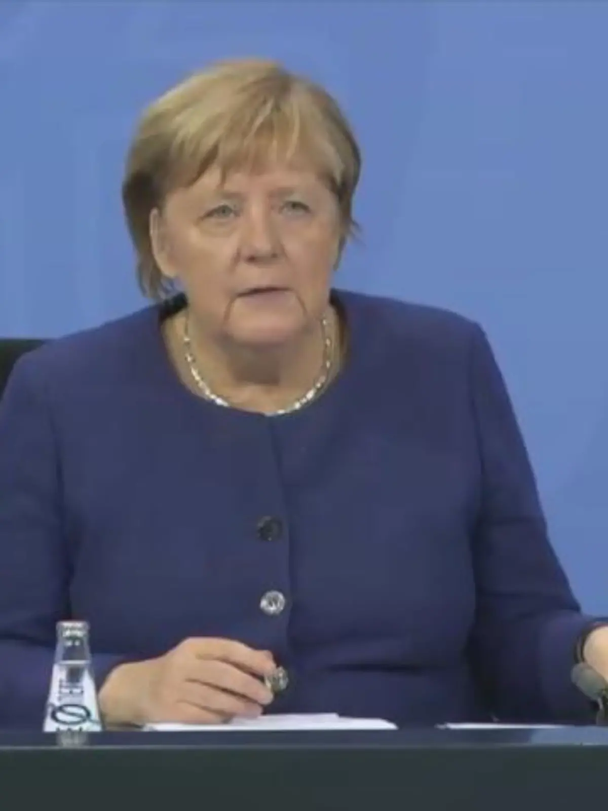 Angela Merkel stellt neue Corona-Maßnahmen der Bundesregierung vor.