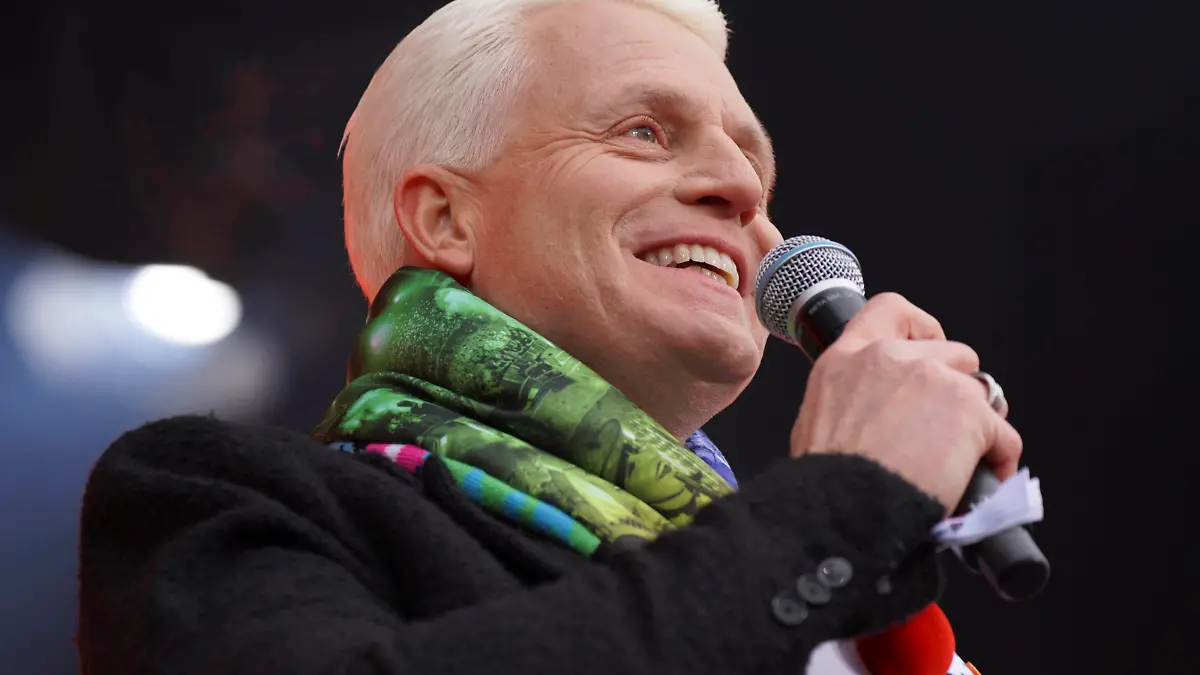  Karneval Koeln, Sessionseroeffnung auf dem Heumarkt Aktuell, 11.11.2021, Koeln, Guido Cantz auf der Buehne bei der Sessionseroeffnung auf dem Koelner Heumarkt Koeln Nordrhein-Westfalen Deutschland *** Carnival Cologne, session opening on the Heumarkt Current, 11 11 2021, Cologne, Guido Cantz on stage at the session opening on the Cologne Heumarkt Cologne North Rhine Westphalia Germany