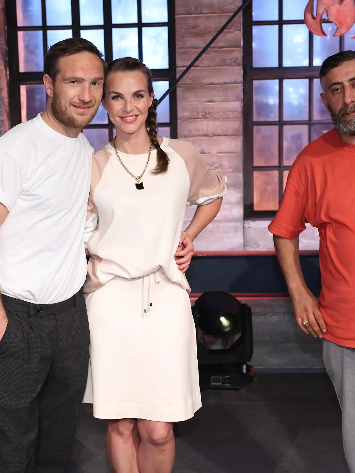 V.l.: Frederick Lau, Annika Lau, Kida Ramadan

Die Verwendung des sendungsbezogenen Materials ist nur mit dem Hinweis und Verlinkung auf RTL+ gestattet.