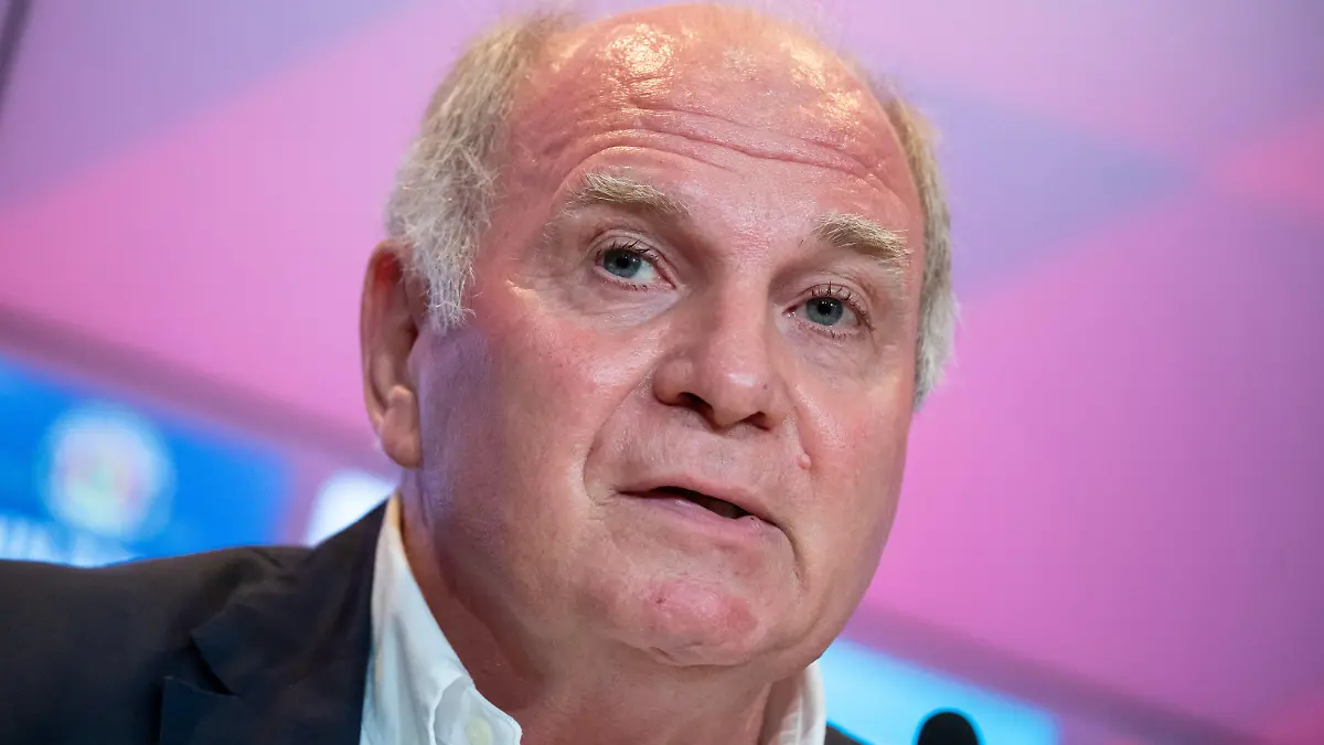 ARCHIV - 30.08.2019, Bayern, München: Uli Hoeneß, damals Präsident FC Bayern München, nimmt an einer Pressekonferenz seines Vereins teil. (zu dpa "Bayern-Patron Hoeneß ist für Geisterspiele und Lemke-Vorschlag") Foto: Sven Hoppe/dpa +++ dpa-Bildfunk +++