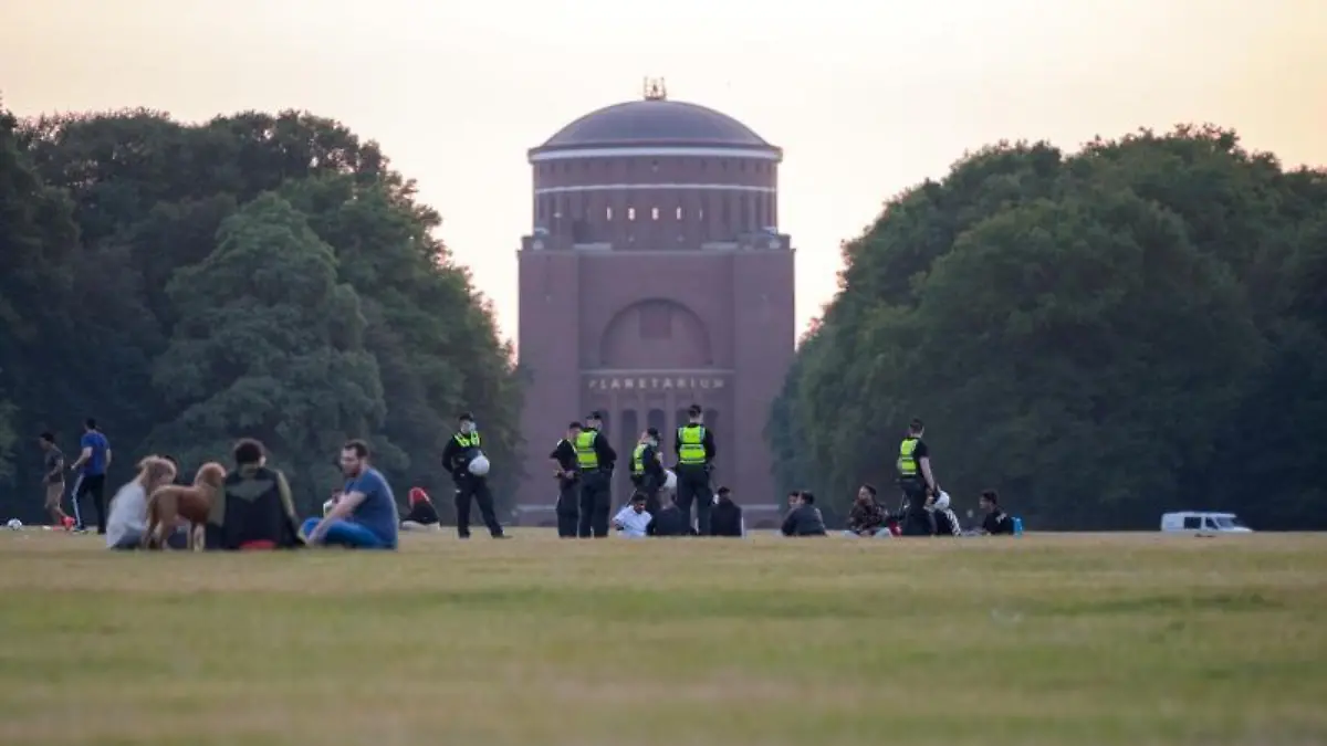 Polizei setzt Alkoholverbot im Stadtpark Hamburg durch