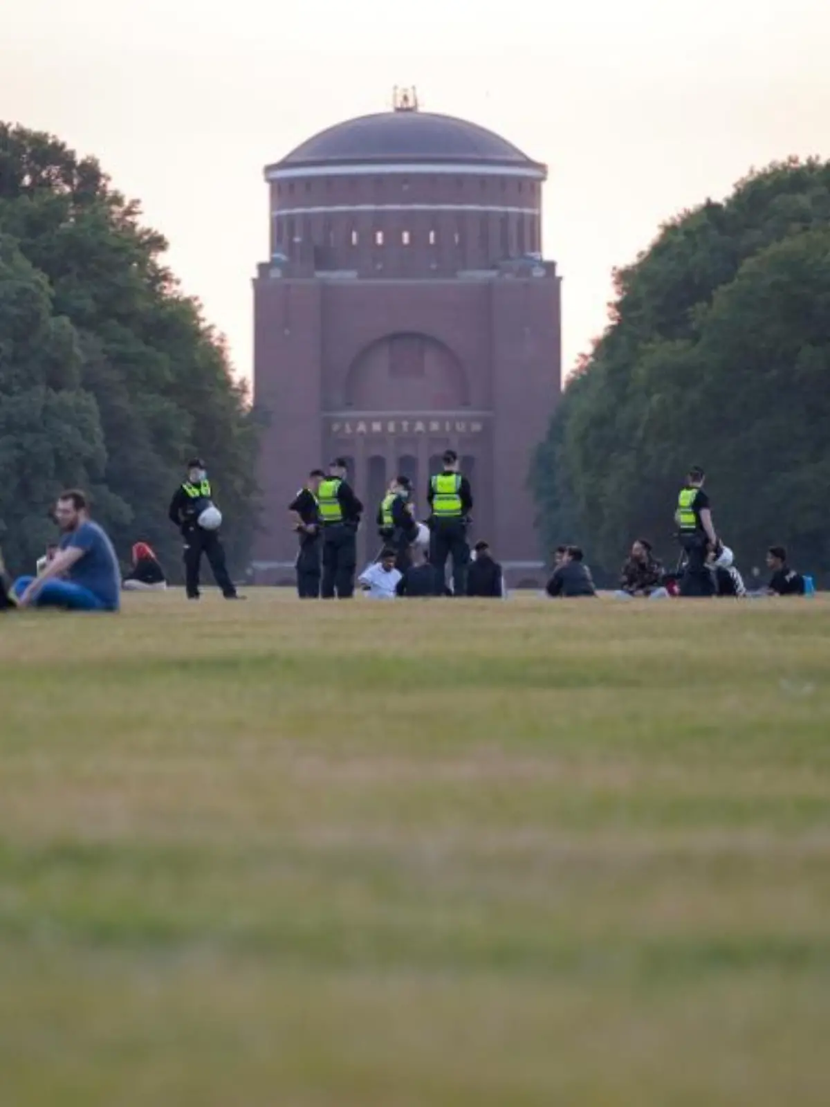 Polizei setzt Alkoholverbot im Stadtpark Hamburg durch