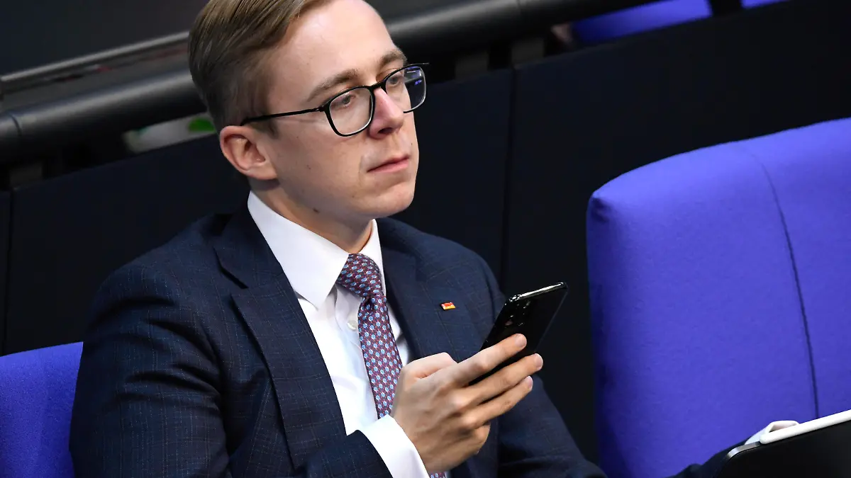  Philipp Amthor bei der 163. Sitzung des Deutschen Bundestages. Berlin, 28.05.2020 *** Philipp Amthor at the 163 session of the German Bundestag Berlin, 28 05 2020 Foto:xJ.xKrickx/xFuturexImage