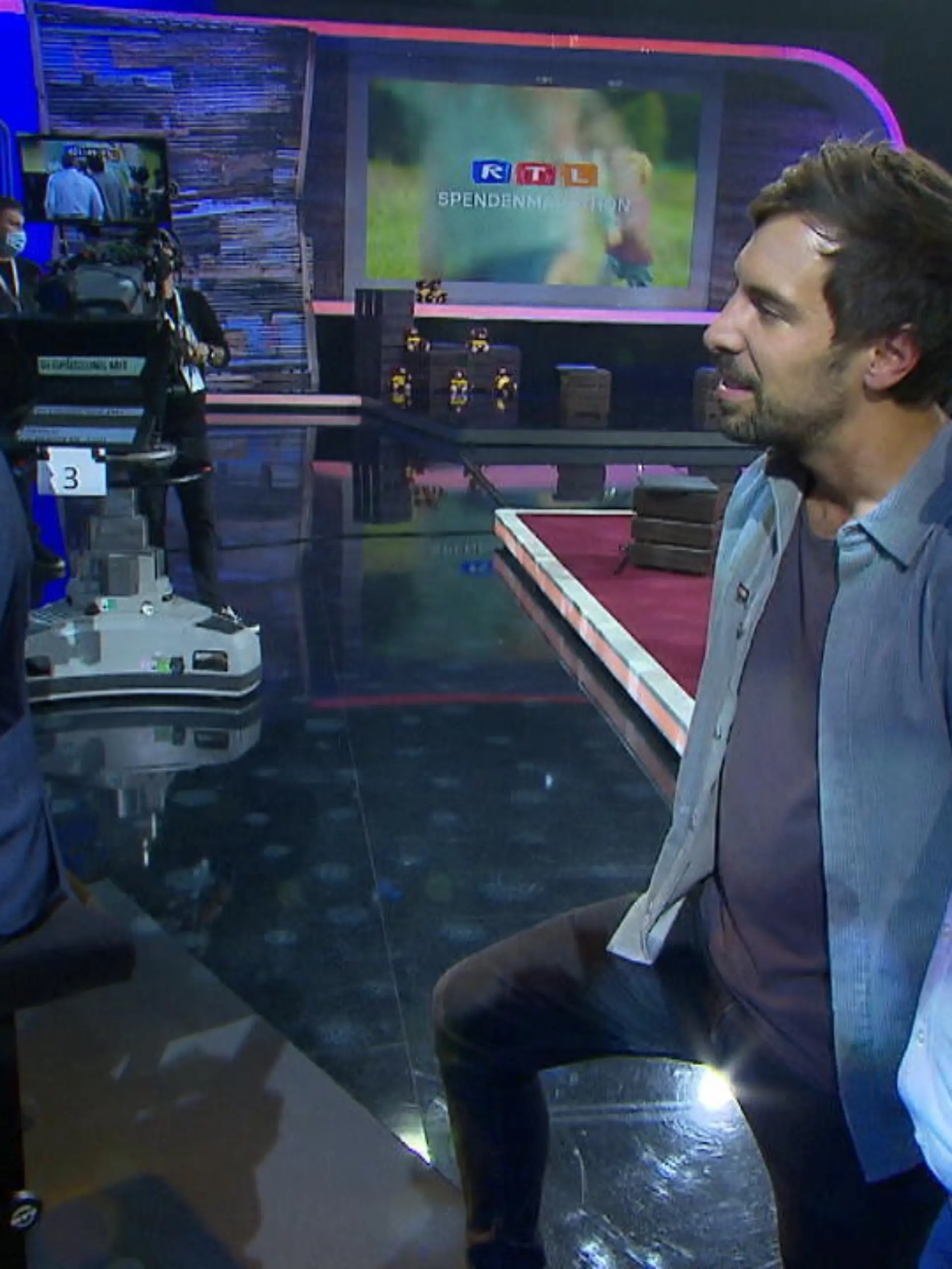 Joris, Max Giesinger und Wolfram Kons singen zusammen beim Spendenmarathon
