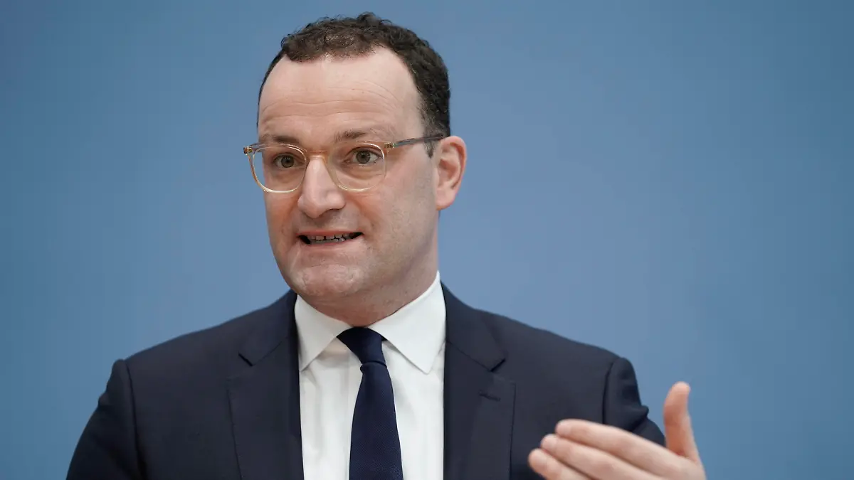 BPK zur Corona-Lage Aktuell,12.11.2021,Berlin,Bundesgesundheitsminister Jens Spahn im Portrait mit besonderer Geste bei der Bundespressekonferenz zum Thema Corona-Lage Berlin Berlin Deutschland *** BPK to the Corona situation topically,12 11 2021,Berlin,Federal Minister of Health Jens Spahn in the portrait with special gesture with the federal press conference to the topic Corona situation Berlin Berlin Germany