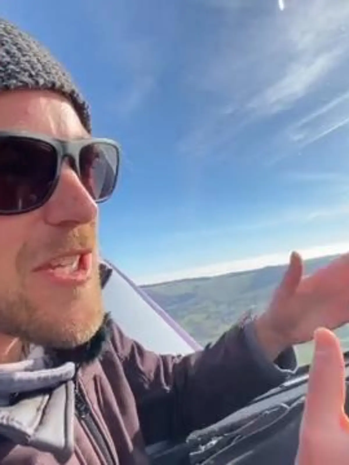 Lukas Schmidt-Nentwig leitet Hessens älteste Fliegerschule auf der Wasserkuppe in der Rhön. Uns verrät er, was ihn am Fliegen so fasziniert.