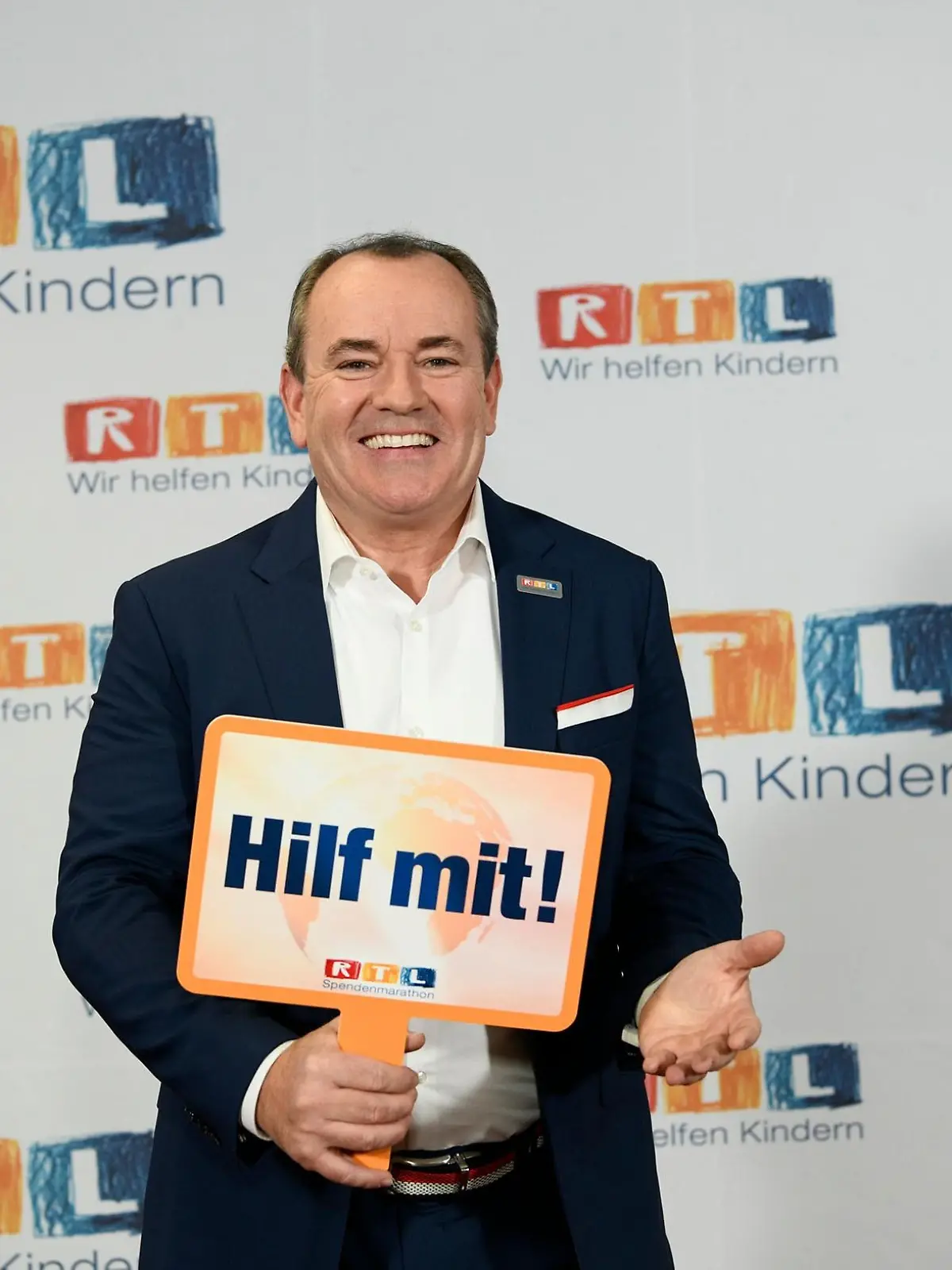 Moderator Wolfram Kons ruft die RTL-Zuschauer 24 Stunden lang zum Spenden auf.