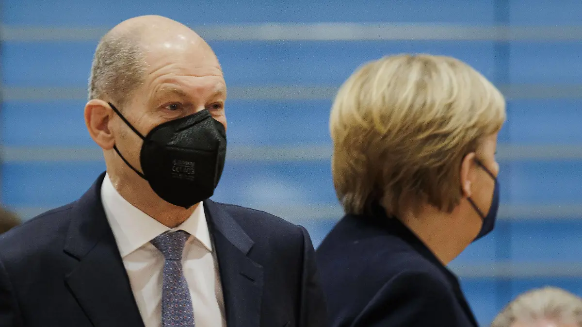 Bundeskanzlerin Angela Merkel, CDU, und Olaf Scholz, Bundesminister der Finanzen, aufgenommen vor Beginn einer Kabinettsitzung. Berlin, 03.11.2021 Berlin Deutschland *** Chancellor Angela Merkel, CDU, and Olaf Scholz, Federal Minister of Finance, pictured before the start of a cabinet meeting Berlin, 03 11 2021 Berlin Germany Copyright: xThomasxTrutschel/photothek.dex