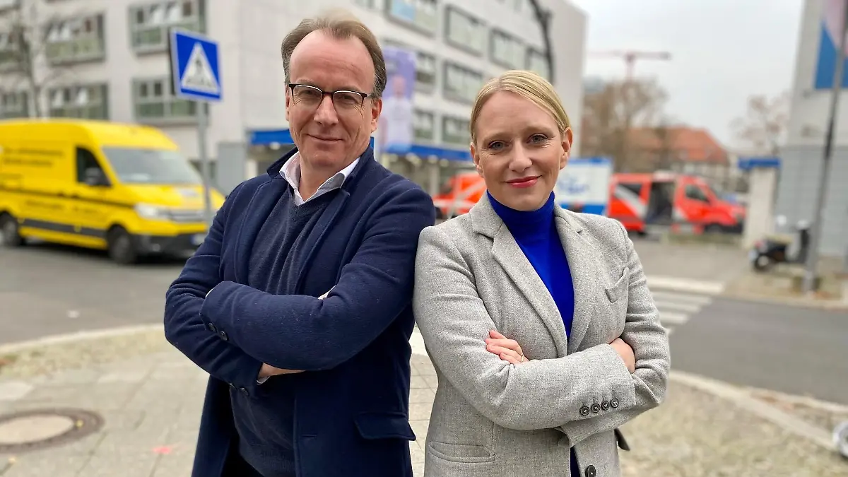 RTL-Reporterehepaar schaut sich in Berlin-Lichtenberg um.