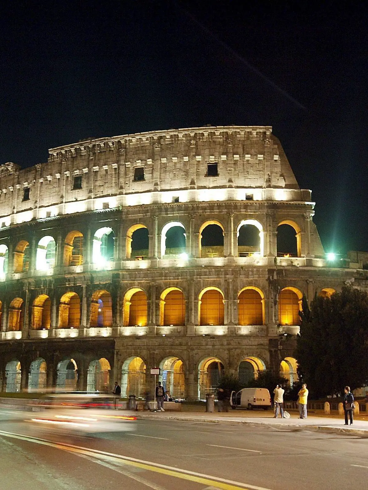 The Colosseum in Rome is illuminated late Saturday, 24 June 2006. Rome's Mayor Walter Veltroni decided its illumination after he heard that Philippine's President Gloria Arroyo abolished death penalty in her country. The ancient Roman arena is illuminated each time that a country abolishes death penalty or suspends the application of a single case. EPA/DANILO SCHIAVELLA +++(c) dpa - Bildfunk+++