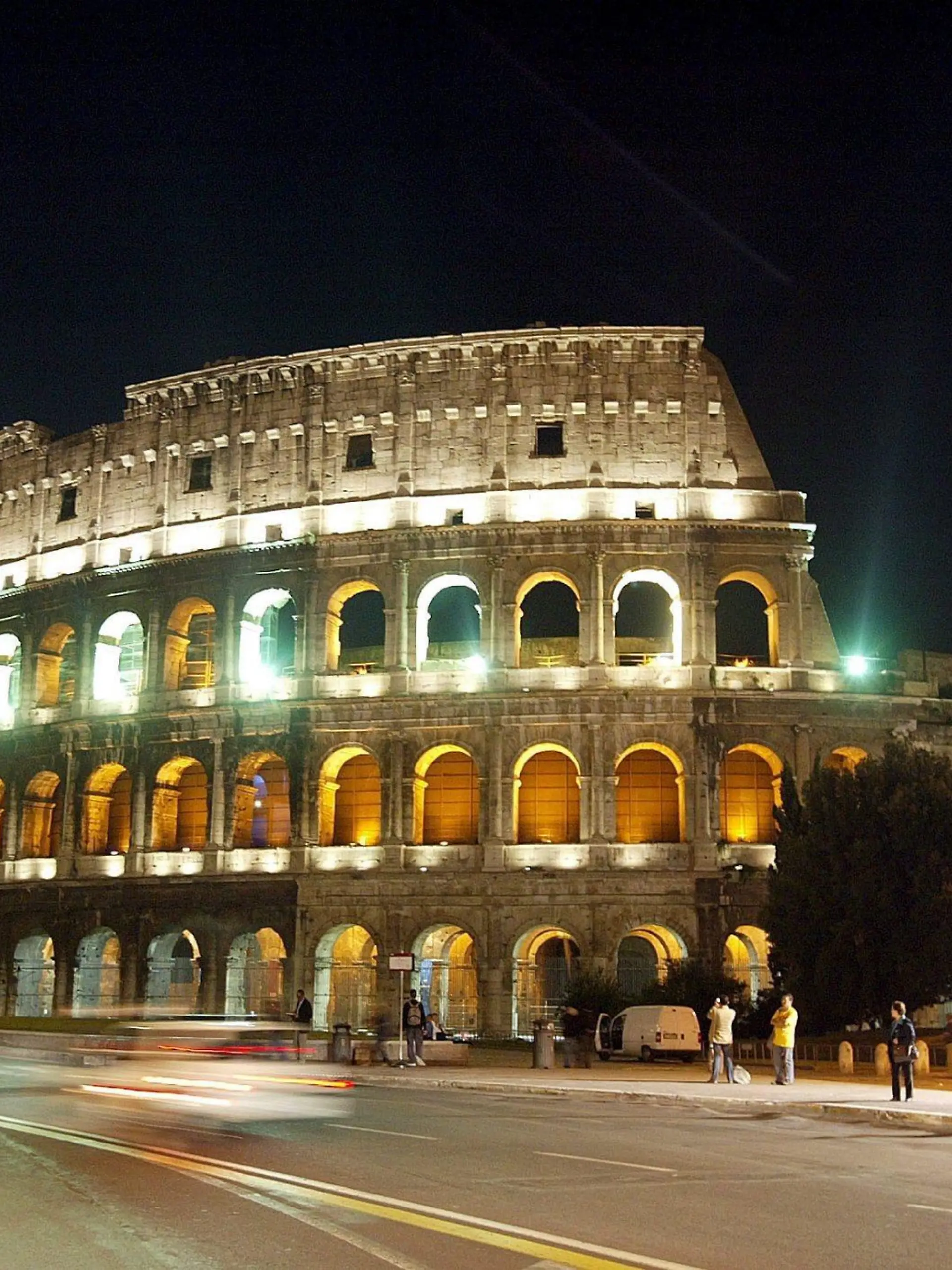 The Colosseum in Rome is illuminated late Saturday, 24 June 2006. Rome's Mayor Walter Veltroni decided its illumination after he heard that Philippine's President Gloria Arroyo abolished death penalty in her country. The ancient Roman arena is illuminated each time that a country abolishes death penalty or suspends the application of a single case. EPA/DANILO SCHIAVELLA +++(c) dpa - Bildfunk+++