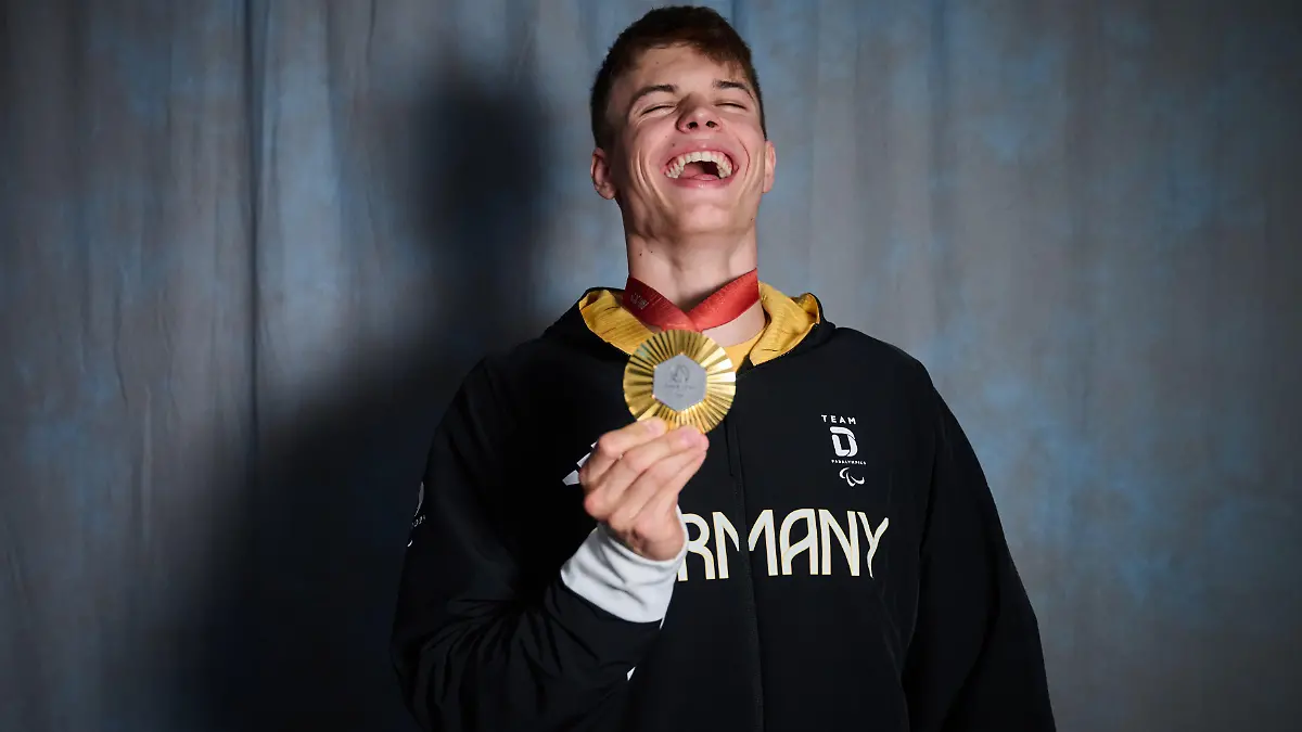 Taliso Engel, Para Schwimmer holt Gold für Deutschland bei den Paralympics Paris und kommt ins Deutsche Haus.