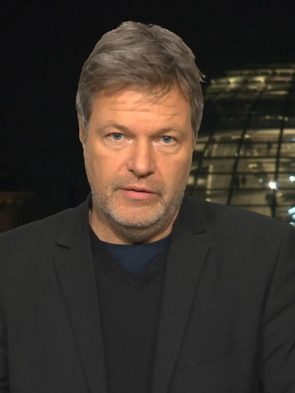 In der RTL Aktuell Corona-Sondersendung äußert sich der Co-Chef der Grünen Robert Habeck zum Versuch, die 4. Welle zu brechen.
