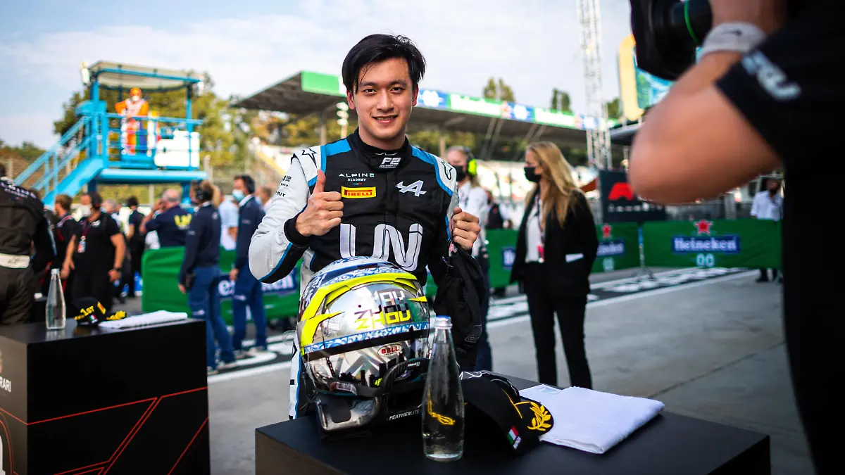 Zhou Guanyu chn, UNI-Virtuosi Racing, Dallara F2, portrait during the 5th round of the 2021 FIA Formula 2 Championship from September 9 to 12, 2021 on the Autodromo Nazionale di Monza, in Monza, Italy FORMULE 2 : Grand prix d Italie - Monza - 11/09/2021 DPPI/Panoramic PUBLICATIONxNOTxINxFRAxITAxBEL MON_GP_SR-0234