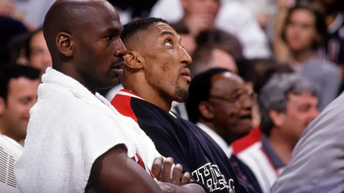 Bildnummer: 01440168 Datum: 04.06.1997 Copyright: imago/Icon SMI
Michael Jordan (li.) und Scottie Pippen (beide Chicago Bulls) auf der Bank - PUBLICATIONxINxGERxSUIxAUTxHUNxONLY (Icon9590115); Vdia, quer NBA 1996/1997, Finals, Finalserie, Endspiel, Finale Chicago Basketball Herren Mannschaft USA Gruppenbild Randmotiv Personen