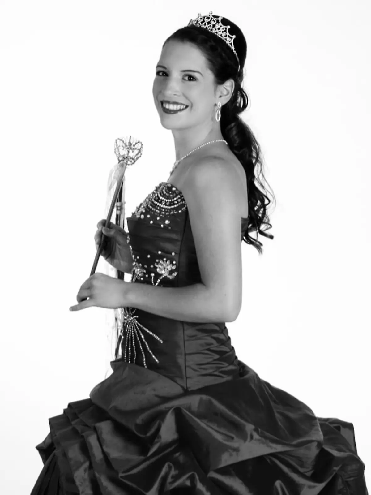 Jennifer als strahlende Stadtprinzessin ihres Karnevalvereins in der Session 2017/ 18 - ein paar Jahre später wird ihr Leben durch ihren Ehemann ausgelöscht.