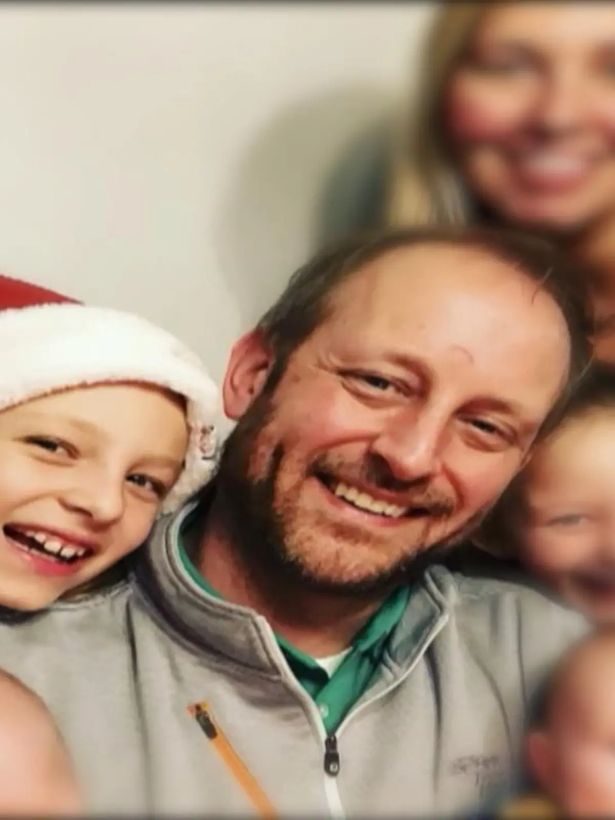 „Er war für so viele ein Held. Für mich, für seine Familie“ und insbesondere für seine Tochter Laney. Denn die 11-Jährige ist die einzige Überlebende des Absturzes eines Kleinflugzeugs auf einer Insel im Michigansee, bei dem ihr Vater und drei weitere Personen ums Leben kamen.