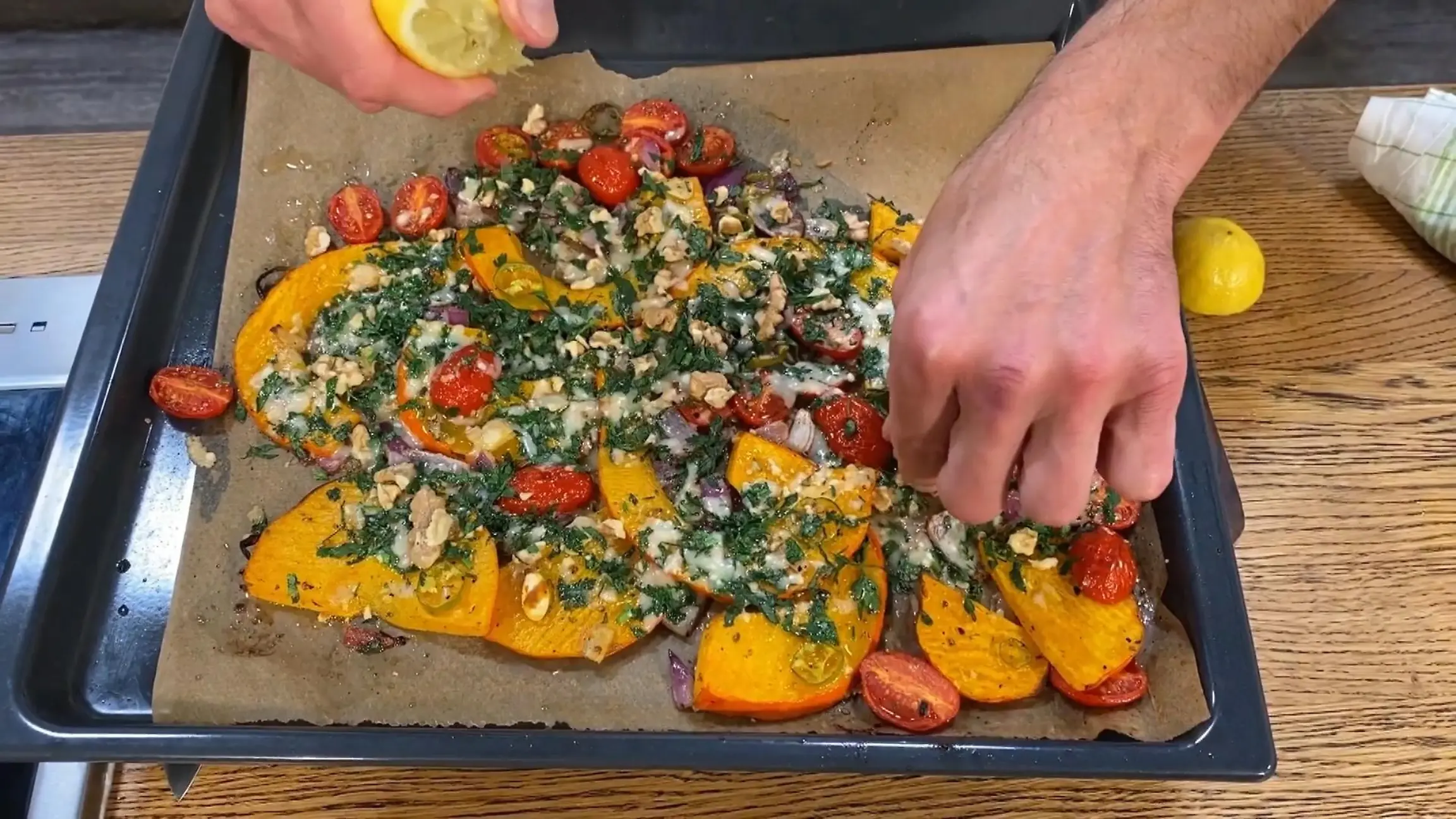 Ofenkürbis mit Kirschtomaten und Peperoni Hensslers schnelle Nummer