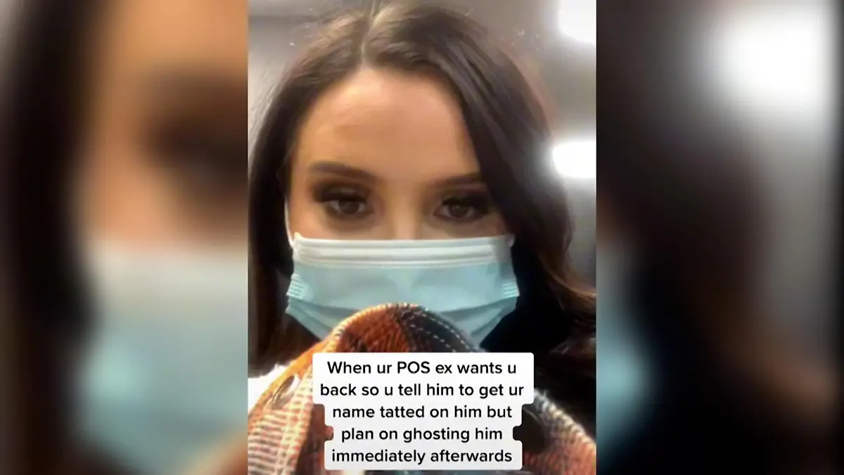 TikTok Userin Lana rächt sich mit einem Tattoo an ihrem Ex-Freund.