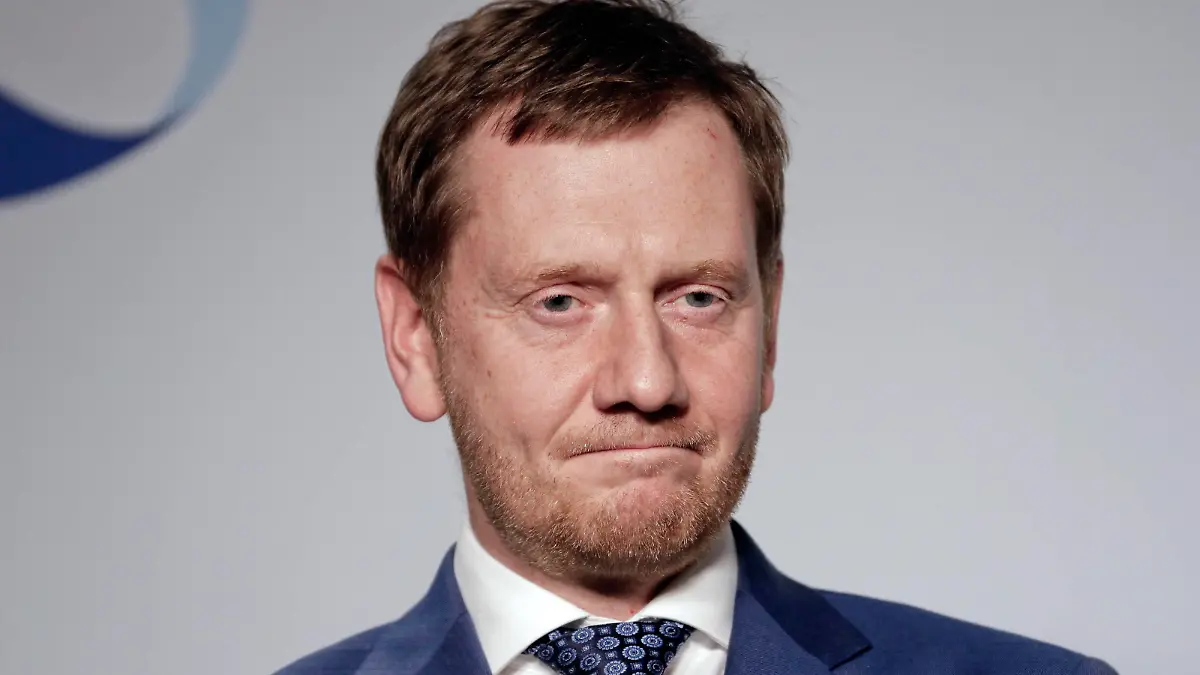  24.11.2020, Berlin, Deutschland - Pressekonferenz zur Vorstellung des Ideenwettbewerbs Wissen schafft Perspektiven fuer die Region fuer zwei neue Grossforschungszentren in Sachsen. Foto: Michael Kretschmer, CDU, Ministerpraesident des Landes Sachsen. *** 24 11 2020, Berlin, Germany Press conference to present the ideas competition Knowledge creates perspectives for the region for two new large-scale research centres in Saxony Photo Michael Kretschmer, CDU, State Premier of Saxony