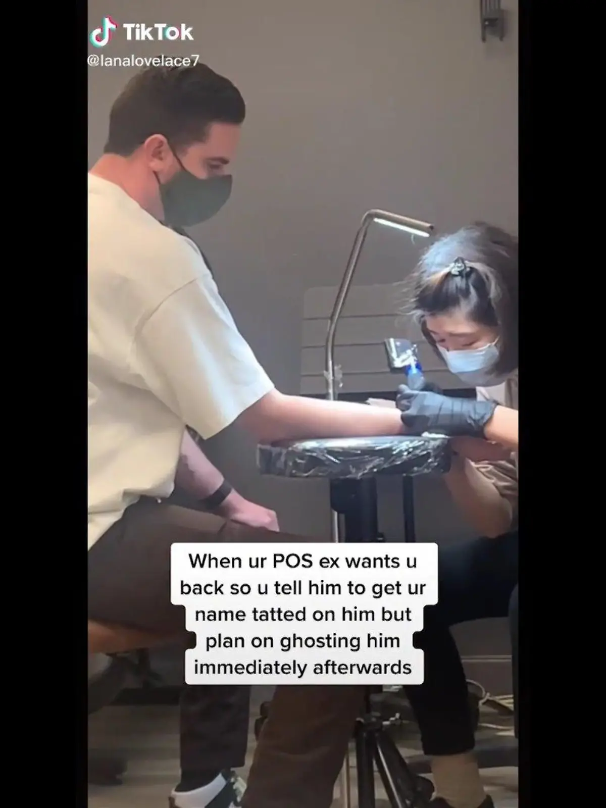 TikTok Userin Lana rächt sich mit einem Tattoo an ihrem Ex-Freund