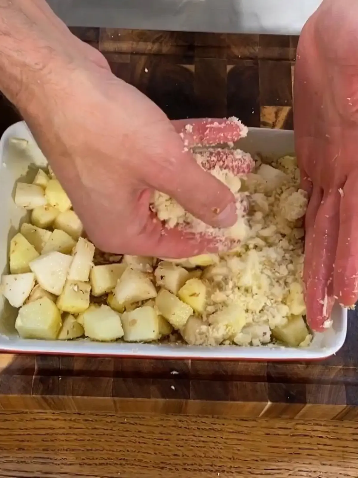 Bild zu: "Knuspriger Apfel-Birnen-Crumble"