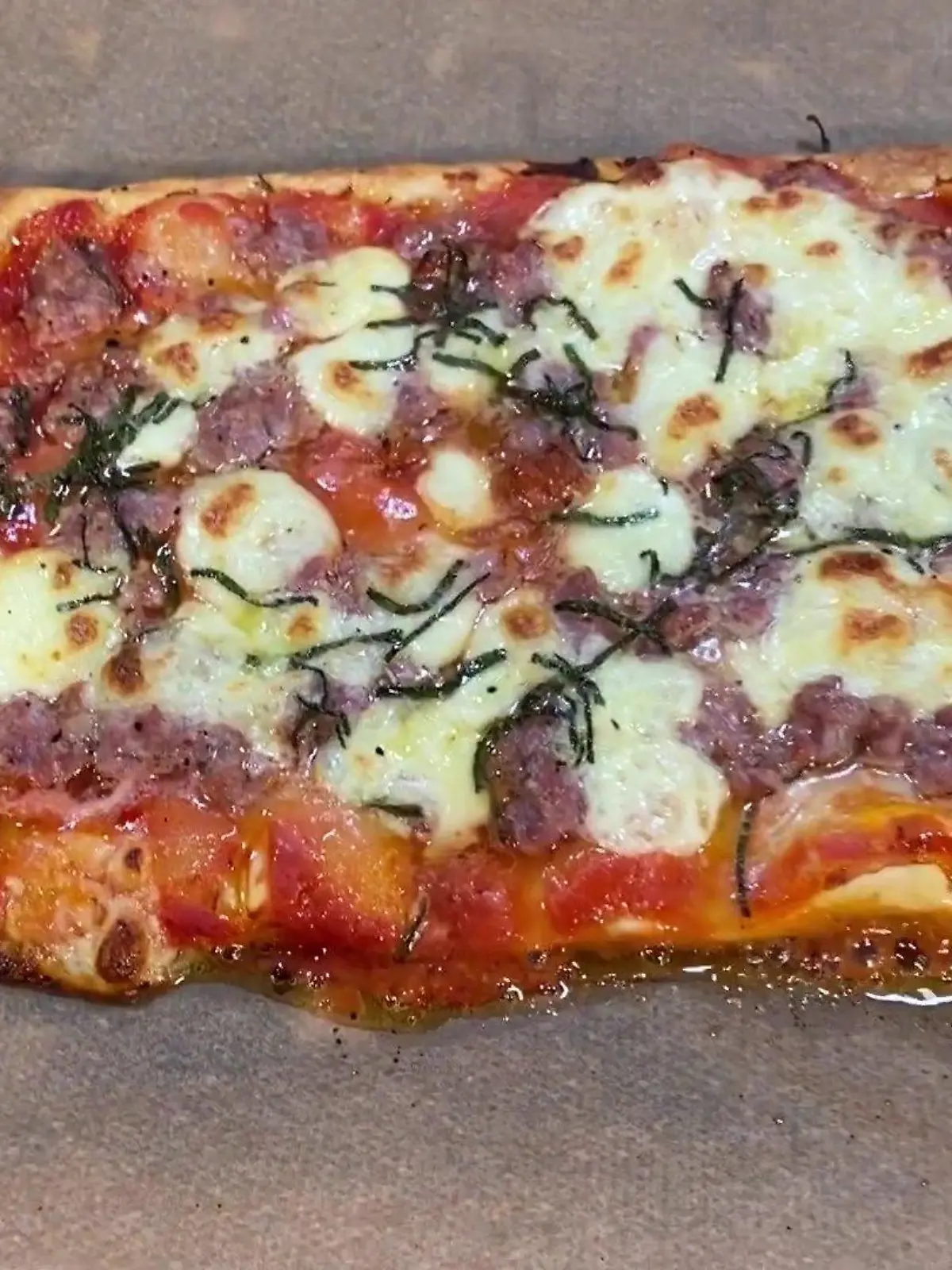 Blätterteig-Pizza mit Salsiccia von Steffen Henssler