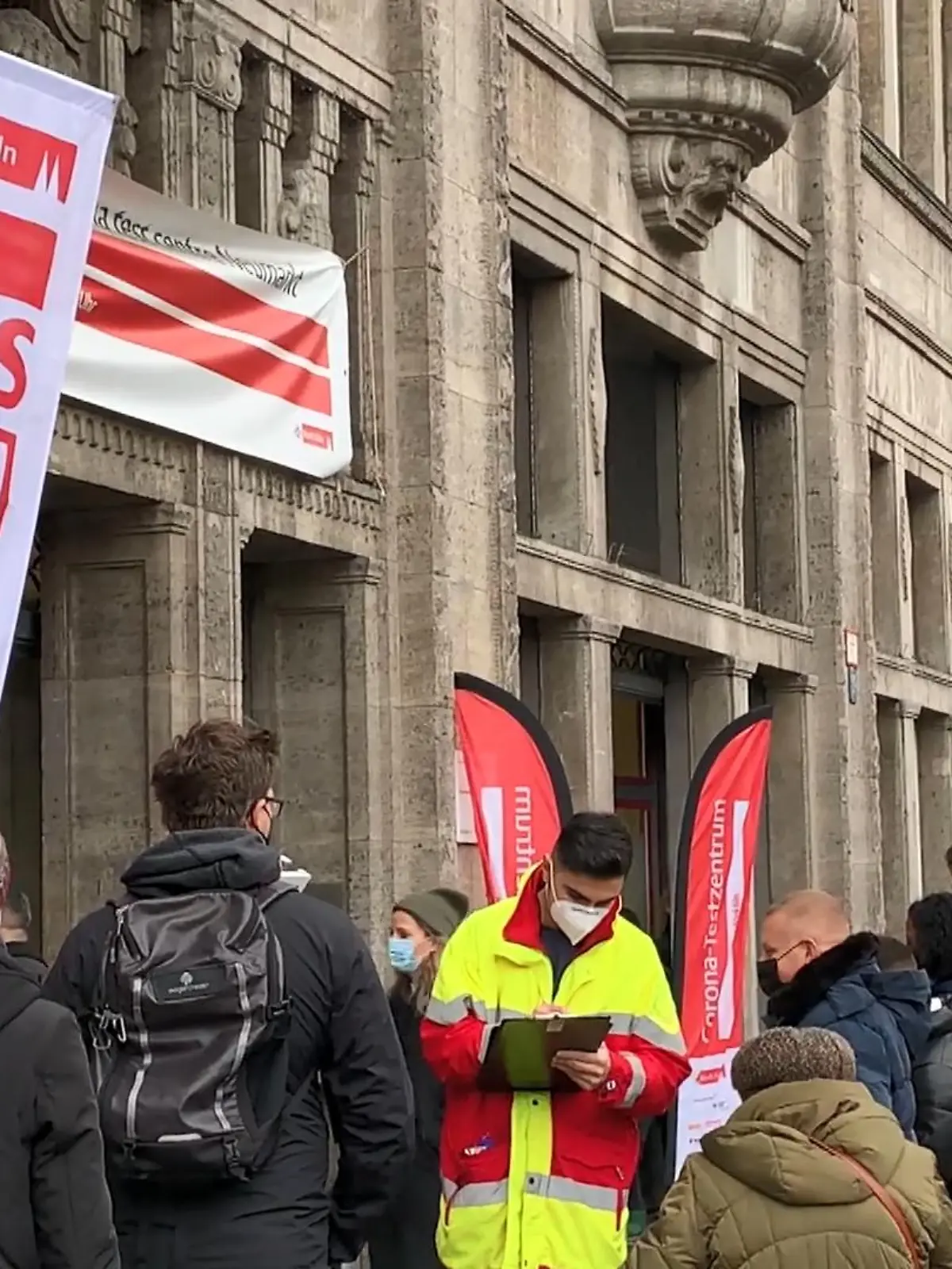 Bild zu: "NRW zieht Corona-Regeln an"