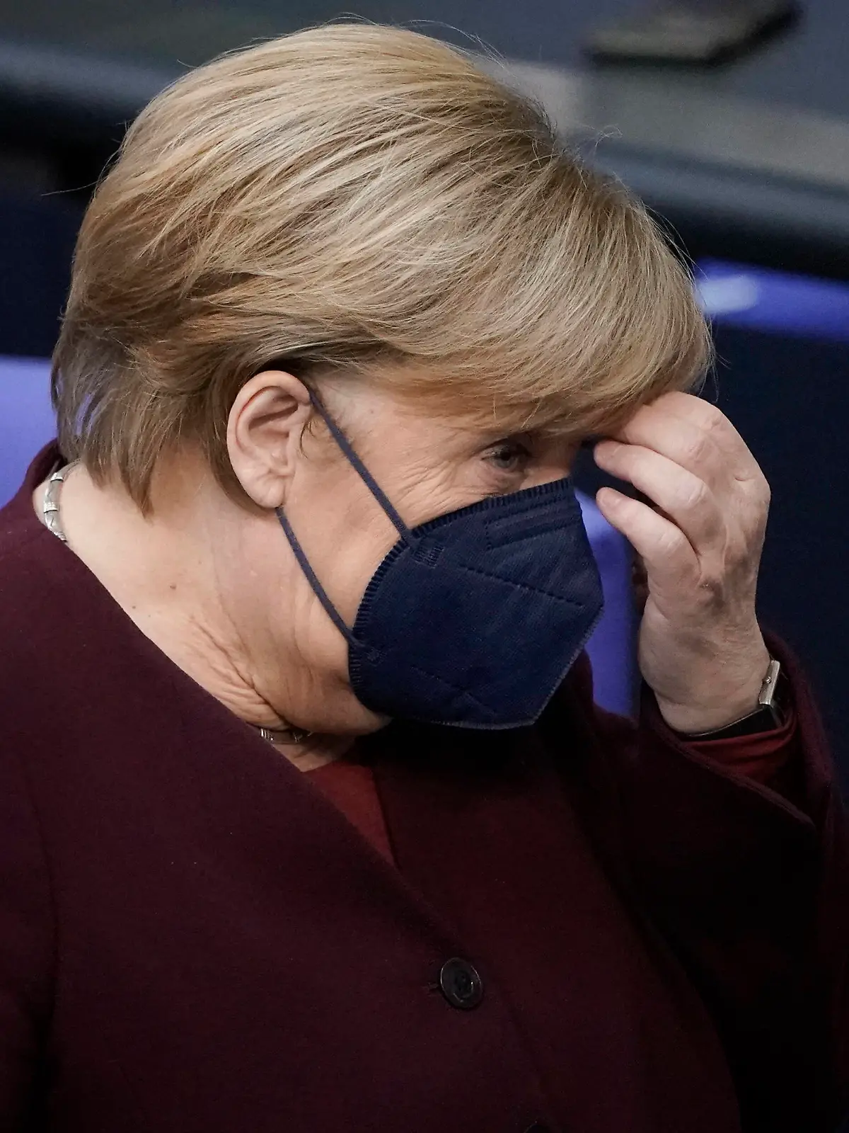  2. Bundestagssitzung und Debatte in Berlin Aktuell, 11.11.2021, Berlin,Dr. Angela Merkel die geschaeftsfuehrende Bundeskanzlerin der Bundesrepublik Deutschland im Portrait auf der Regierungsbank bei der Debatte zum Thema Infektionsschutzgesetz, Impfpassfaelschung bei der 2. Sitzung des Deutschen Bundestag in Berlin Berlin Berlin Deutschland *** 2 Bundestag session and debate in Berlin Current, 11 11 2021, Berlin,Dr Angela Merkel the managing Chancellor of the Federal Republic of Germany in the portrait on the government bench during the debate on the subject Infektionsschutzgesetz, Impfpassfaelschung at the 2 session of the German Bundestag in Berlin Berlin Germany