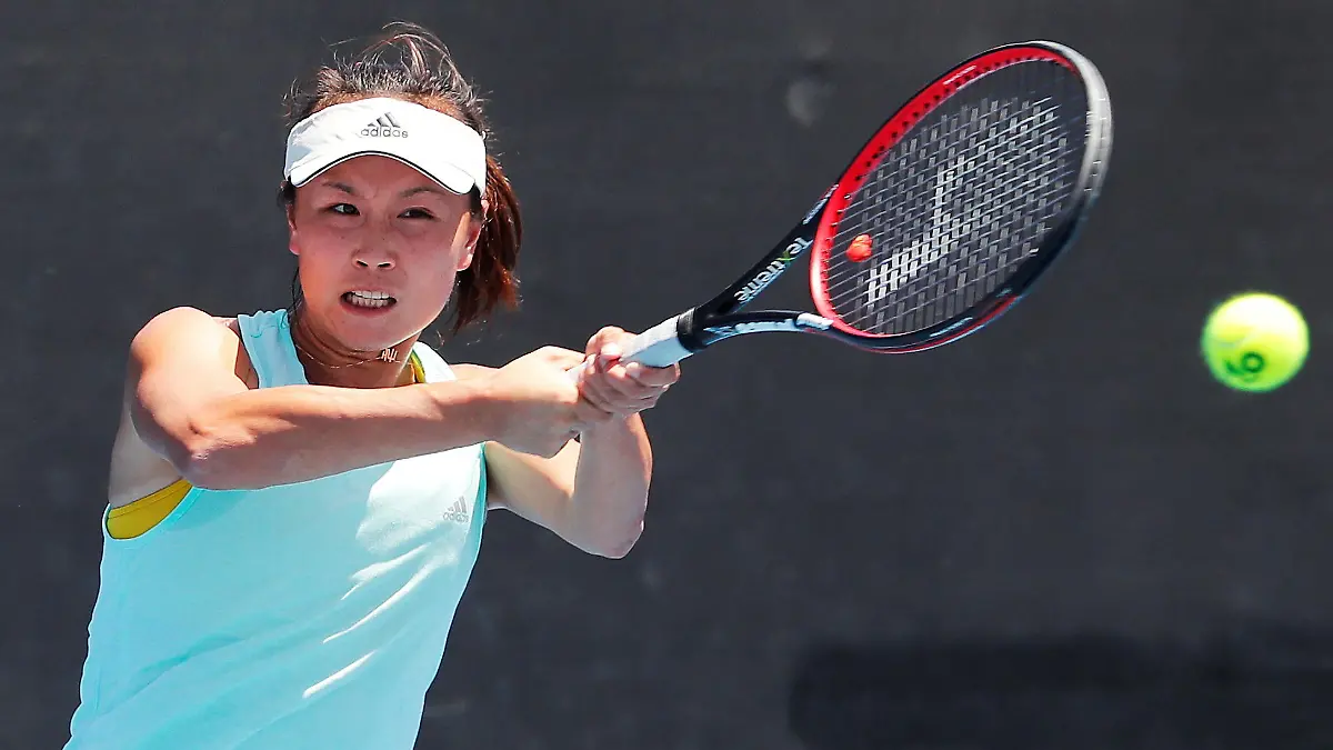 FILE PHOTO: China's Shuai Peng practices at the Australian Open at Melbourne Park, Melbourne, Australia, January 13, 2019. REUTERS/Adnan Abidi/File Photo