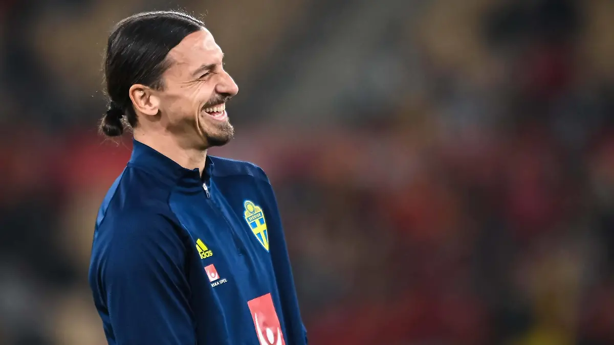 Sport Bilder des Tages 211114 Zlatan Ibrahimovic of Sweden during warm up ahead of the FIFA World Cup, WM, Weltmeisterschaft, Fussball Qualifier football match between Spain and Sweden on November 14, 2021 in Seville. Photo: Ludvig Thunman / BILDBYRAN / kod LT / JM0228 bbeng fotboll football soccer fotball landskamp vm-kval fifa world cup qualifier sverige sweden sverige a spanien spain *** 211114 Zlatan Ibrahimovic of Sweden during warm up ahead of the FIFA World Cup Qualifier football match between Spain and Sweden on November 14, 2021 in Seville Photo Ludvig Thunman BILDBYRAN kod LT JM0228 bbeng fotboll football soccer fotball landskamp vm kval fifa world cup qualifier sverige sweden sverige a spain spain, PUBLICATIONxNOTxINxSWExNORxAUT Copyright: LUDVIGxTHUNMAN BB211114LT028