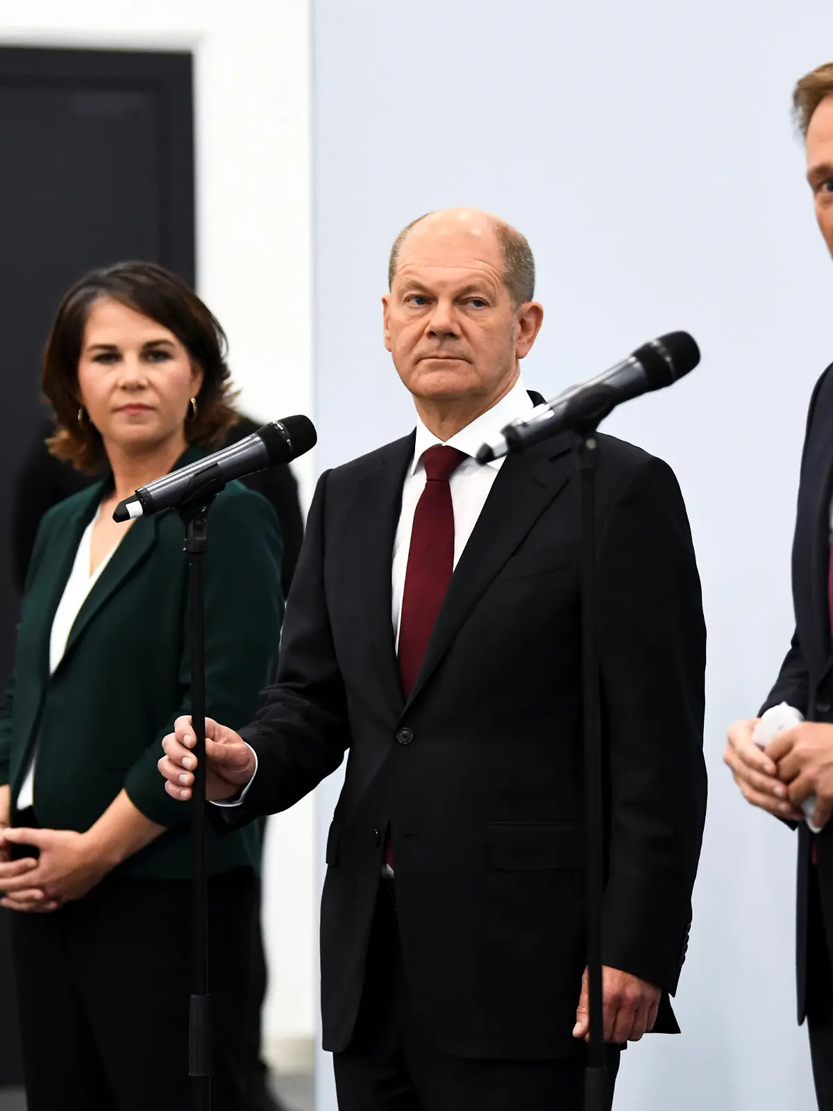 Germany's Greens party co-leaders Robert Habeck and Annalena Baerbock and Social Democratic Party (SPD) top candidate for chancellor Olaf Scholz listen to Free Democratic Party (FDP) leader Christian Lindner as he gives a statement following a meeting for exploratory talks for a possible new government coalition in Berlin, Germany, October 15, 2021. REUTERS/Annegret Hilse