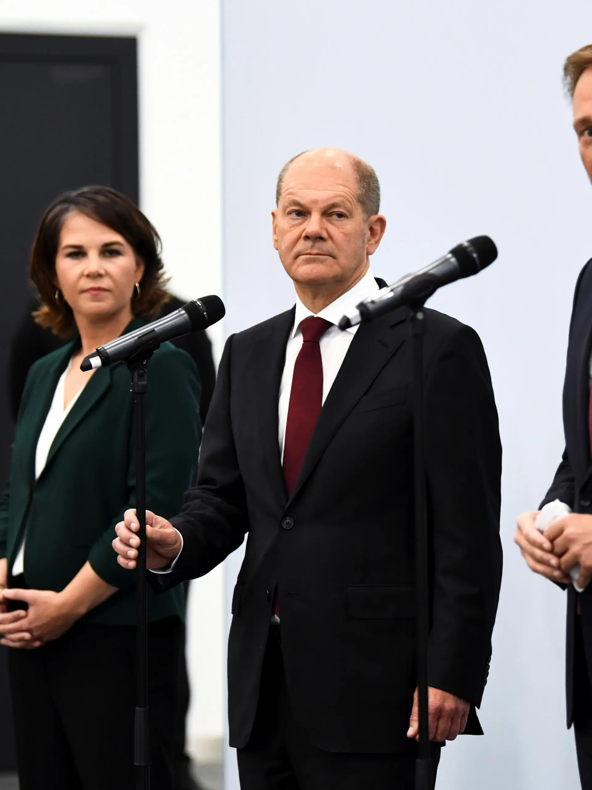 Germany's Greens party co-leaders Robert Habeck and Annalena Baerbock and Social Democratic Party (SPD) top candidate for chancellor Olaf Scholz listen to Free Democratic Party (FDP) leader Christian Lindner as he gives a statement following a meeting for exploratory talks for a possible new government coalition in Berlin, Germany, October 15, 2021. REUTERS/Annegret Hilse