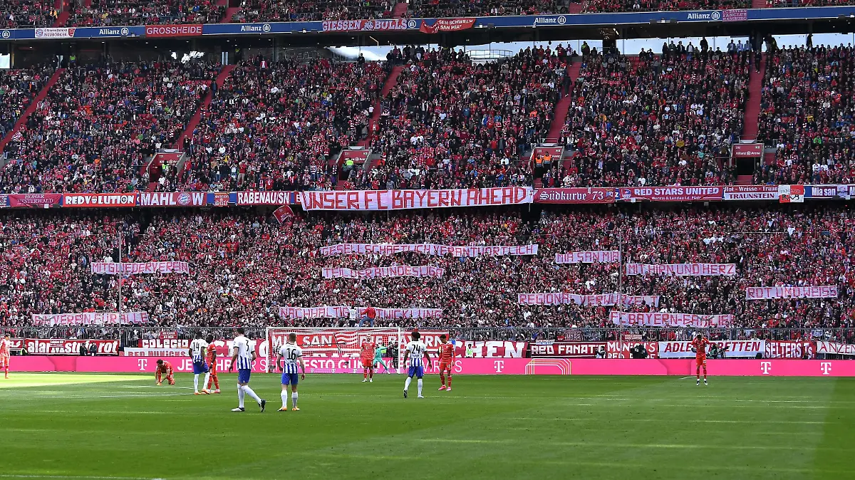 Fußball 1. Bundesliga 30. Spieltag FC Bayern München - Hertha BSC Berlin am 30.04.2023 in der Allianz Arena in München Banner im München Fanblock DFL regulations prohibit any use of photographs as image sequences and/or quasi-video. *** Fußball 1 Bundesliga 30 Spieltag FC Bayern München Hertha BSC Berlin am 30 04 2023 in der Allianz Arena in München Banner im München Fanblock DFL regulations prohibit any use of photographs as image sequences and or quasi video xHDx