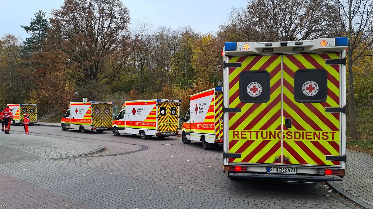 Rettungswagen an der Schule - Foto Stefan Braun Feuerwehr Stade