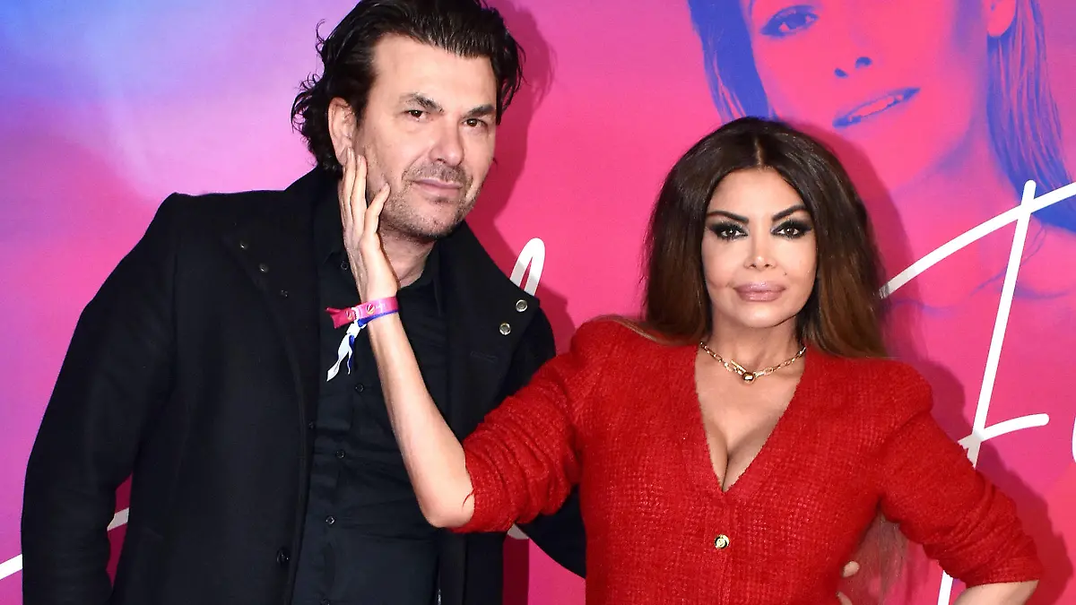  Kader Loth und ihr Ehemann Ismet Atli bei der Ankunft zur Premiere der Sat.1 Show Helene Fischer - Ein Abend im Rausch am 10.11.2021 im Delphi Filmpalast in Berlin Premiere der Helene Fischer - Ein Abend im Rausch Show in Berlin *** Kader Loth and her husband Ismet Atli arriving for the premiere of the Sat 1 show Helene Fischer Ein Abend im Rausch at the Delphi Filmpalast in Berlin on 10 11 2021 Premiere of the Helene Fischer Ein Abend im Rausch show in Berlin PUBLICATIONxINxGERxSUIxAUTxONLY