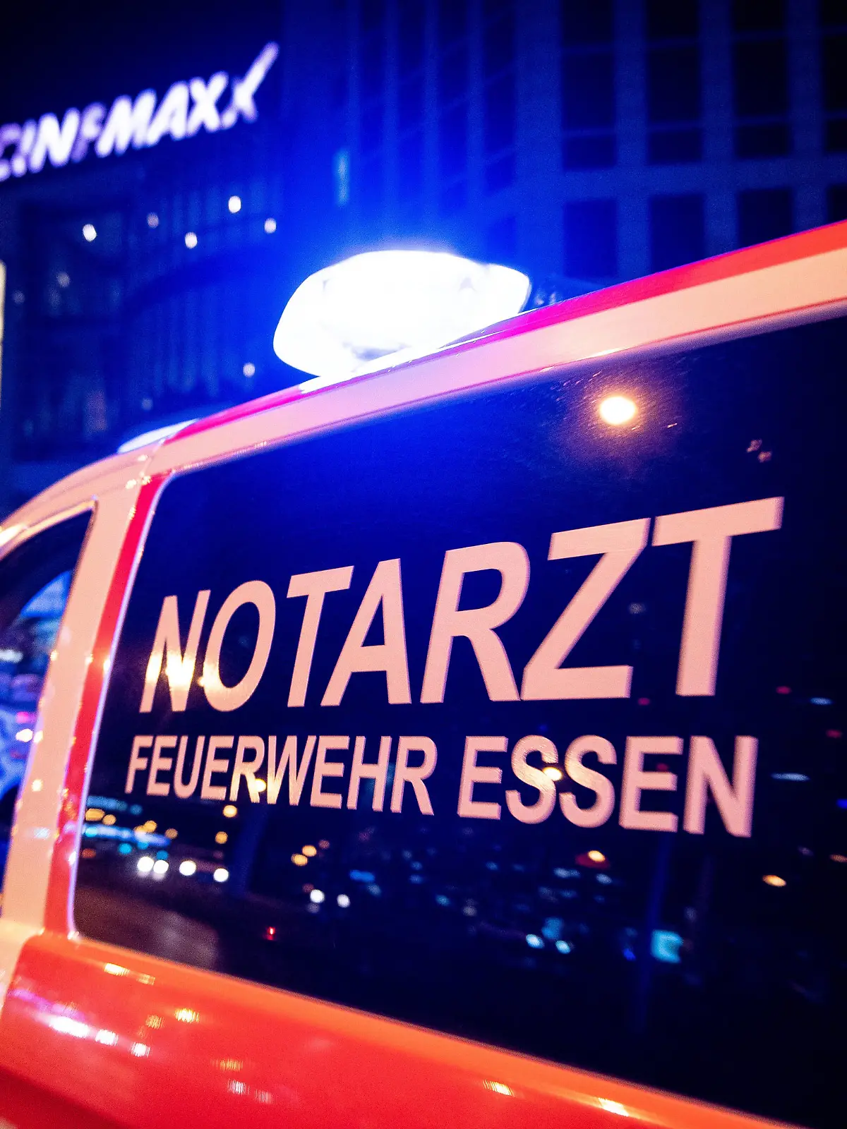  Pfefferspray im Kinosaal nach Streit - 17 Kinobesucher verletzt in Essen Essen, Berliner Platz *** Pepper spray in cinema room after quarrel 17 cinema visitors injured in Essen Essen, Berliner Platz Copyright: xGruberx