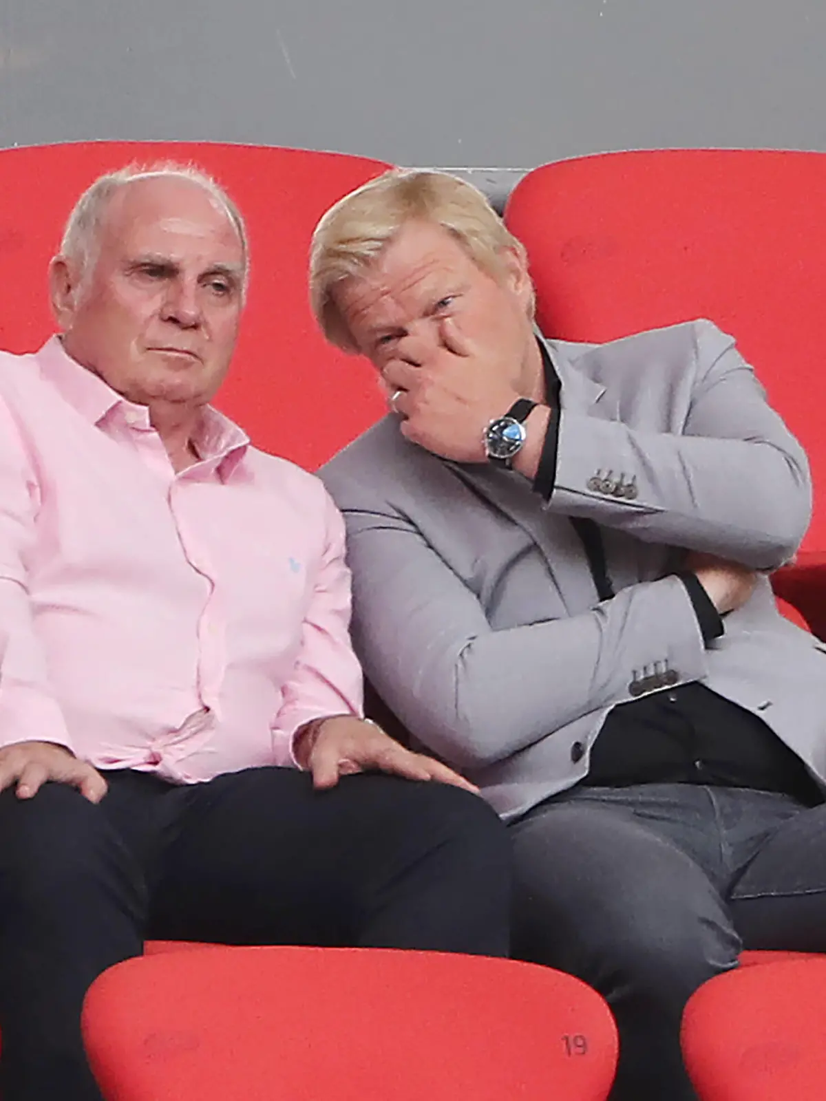 Testspiel FC Bayern München - SSC Neapel  Uli Hoeneß und Oliver Kahn auf der Tribüne München Bayern Allianz Arena *** Test match FC Bayern München SSC Neapel  Uli Hoeneß and Oliver Kahn in the stands Munich Bayern Allianz Arena 
