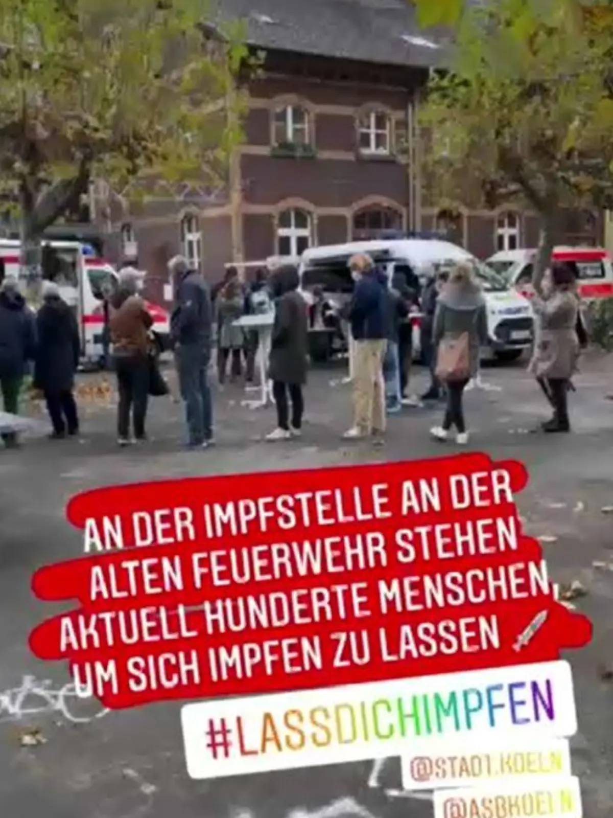 Hunderte Menschen wollen sich in Köln impfen lassen.