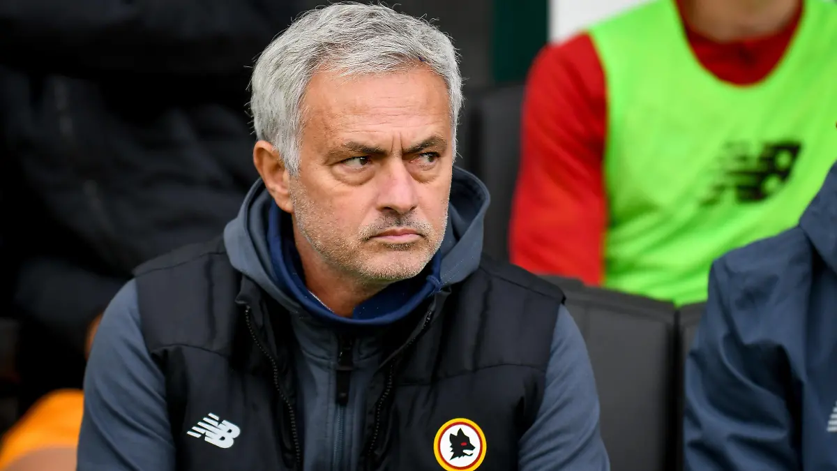Roma s Head Coach Jose Mourinho portrait during Venezia FC vs AS Roma, italian soccer Serie A match in Venice, Italy, November 07 2021 PUBLICATIONxINxGERxSUIxAUTxONLY Copyright: xEttorexGriffonix/xIPAx/xx 0