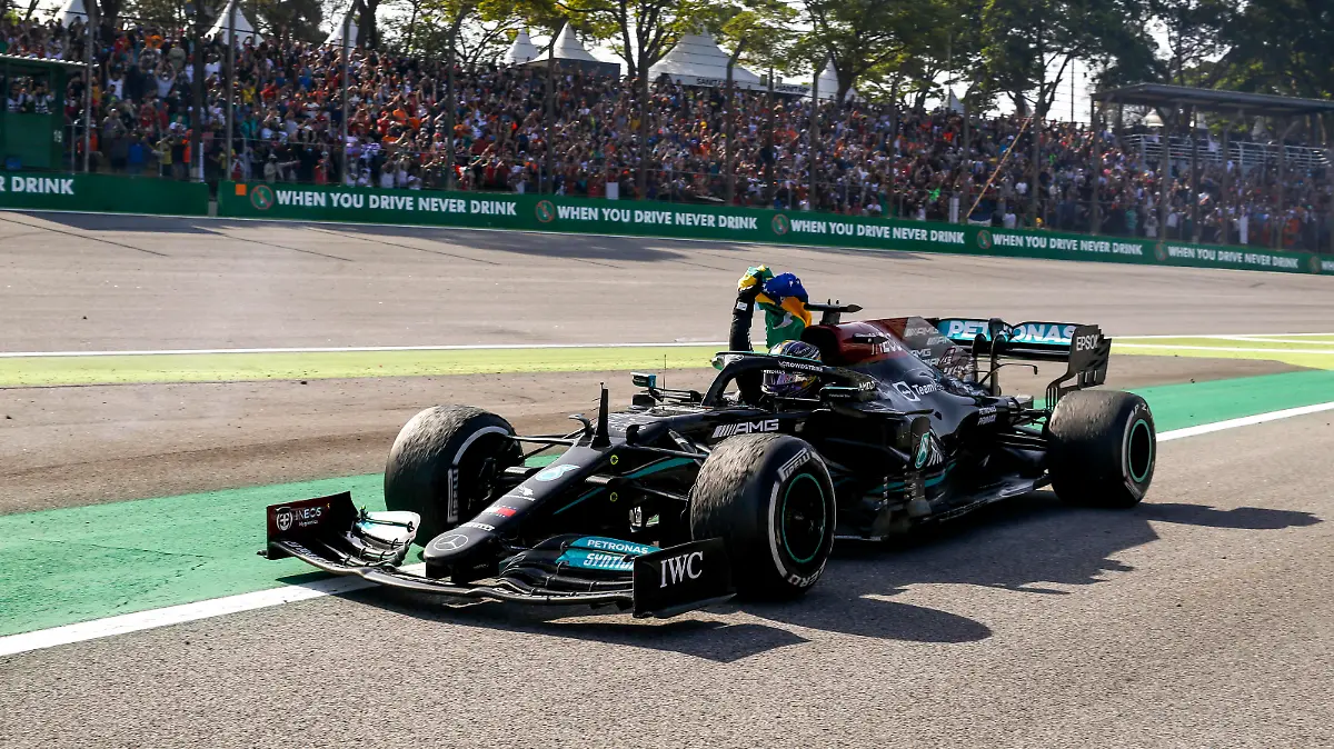  44 Lewis Hamilton GBR, Mercedes-AMG Petronas F1 Team, F1 Grand Prix of Brazil at Autodromo Jose Carlos Pace on November 14, 2021 in Sao Paulo, Brazil. Photo by HOCH ZWEI Sao Paulo Brazil *** 44 Lewis Hamilton GBR, Mercedes AMG Petronas F1 Team , F1 Grand Prix of Brazil at Autodromo Jose Carlos Pace on November 14, 2021 in Sao Paulo, Brazil Photo by HOCH ZWEI Sao Paulo Brazil