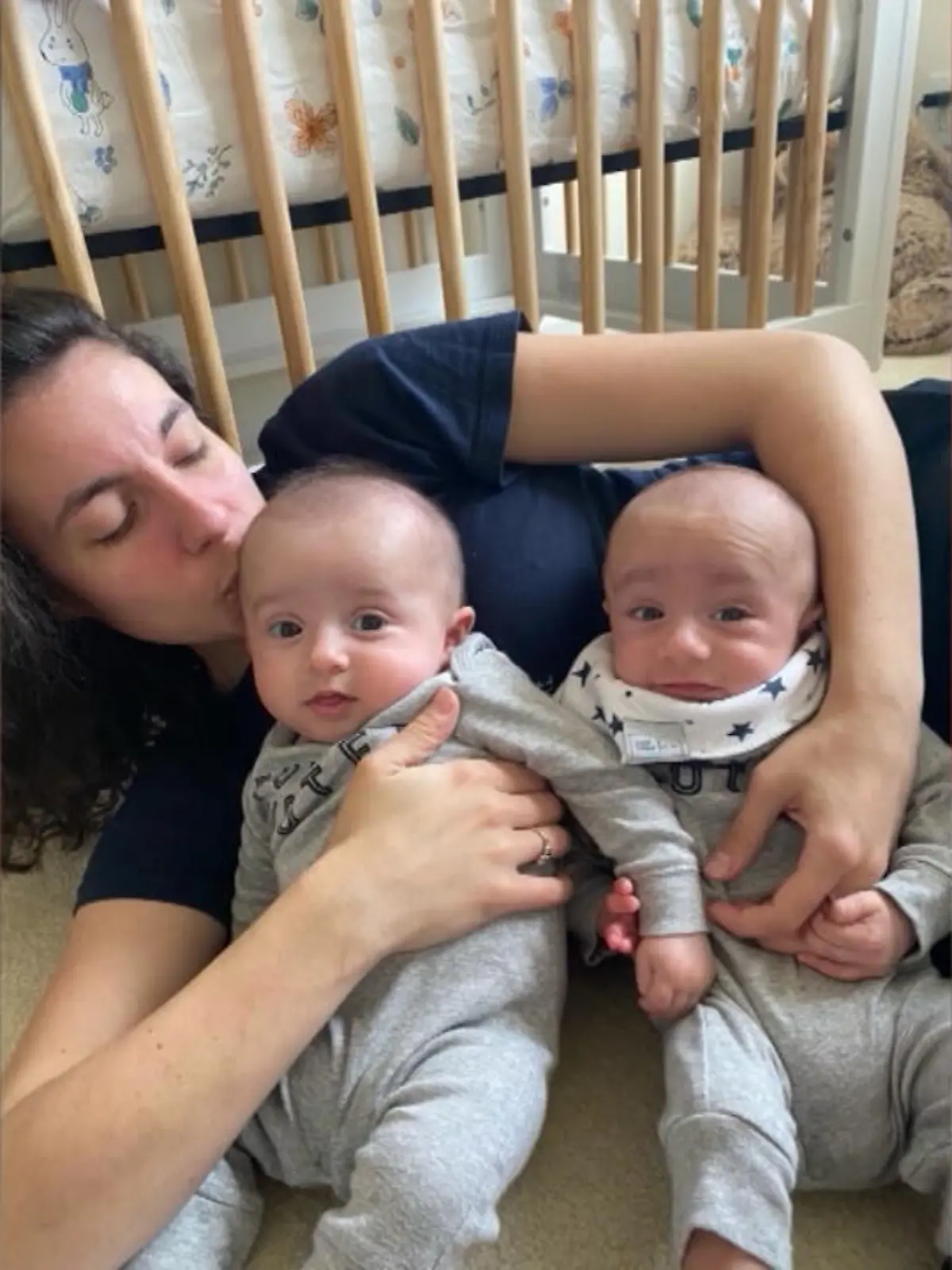 Venelina Vateva (28) und Lindsay Saunders (28) aus Großbritannien sind seit fünf Jahren verheiratet und wollten schon immer eine eigene Familie gründen. Doch das sie beide mal so ein harter Schicksalsschlag treffen würde, damit hatte das Paar nicht gerechnet.