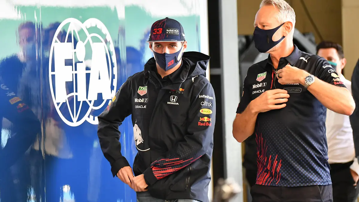 Formula 1 2021: Brazilian GP AUToDROMO JOS CARLOS PACE, BRAZIL - NOVEMBER 13: Max Verstappen, Red Bull Racing during the Brazilian GP at Autodromo Jos Carlos Pace on Saturday November 13, 2021 in Sao Paulo, Brazil. Photo by Mark Sutton / Sutton Images Images PUBLICATIONxINxGERxSUIxAUTxHUNxONLY GP2119_134446MS2_2622