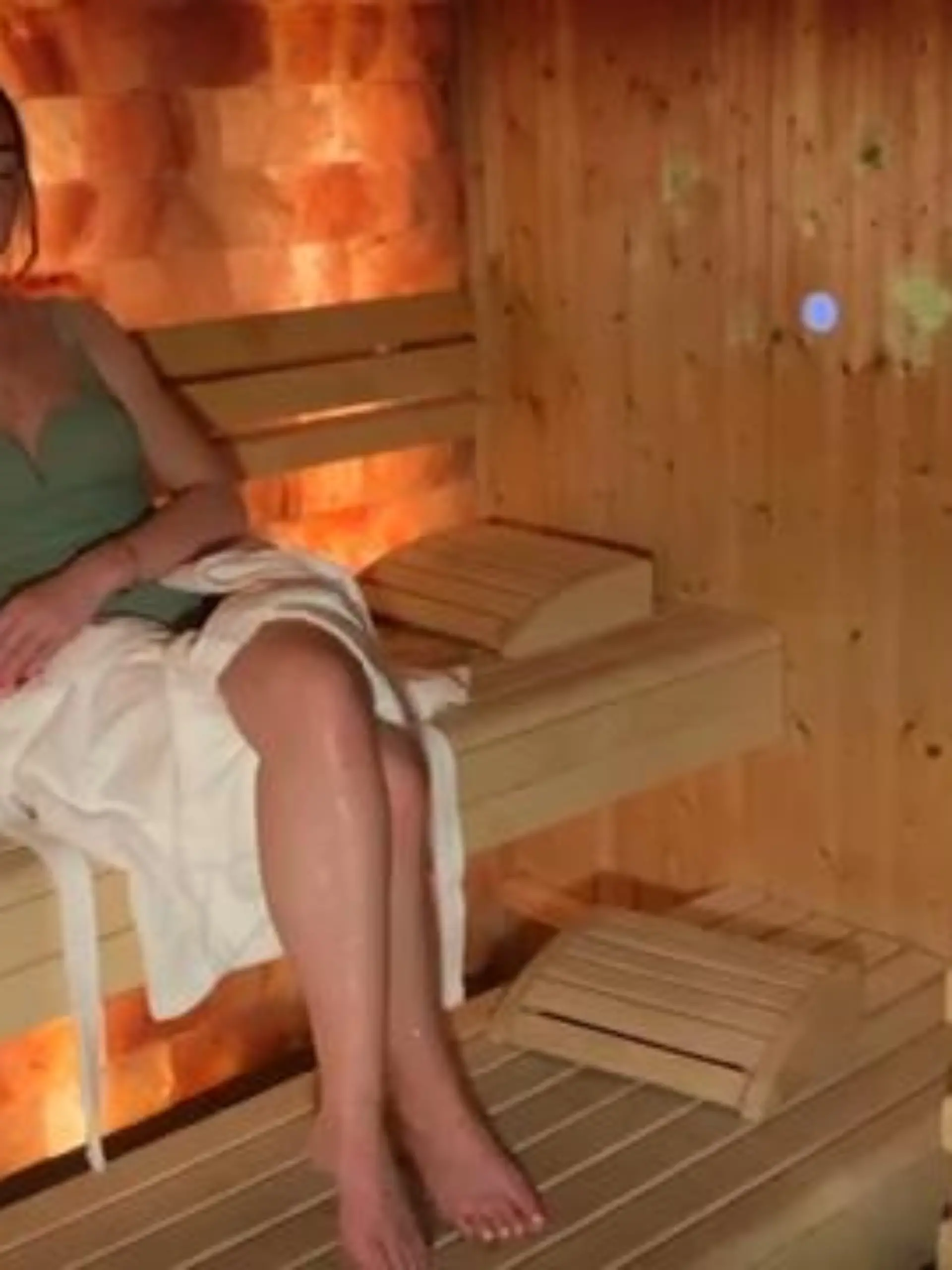 Sie sind auf der Suche nach Entspannung pur? RTL-Reporterin Anna Dunker macht den ultimativen Test: Jeweils ein günstigeres und ein teureres Wellness-Zimmer werden von ihr genauer unter die Lupe genommen. Welches wohl am Ende besser abschneidet?