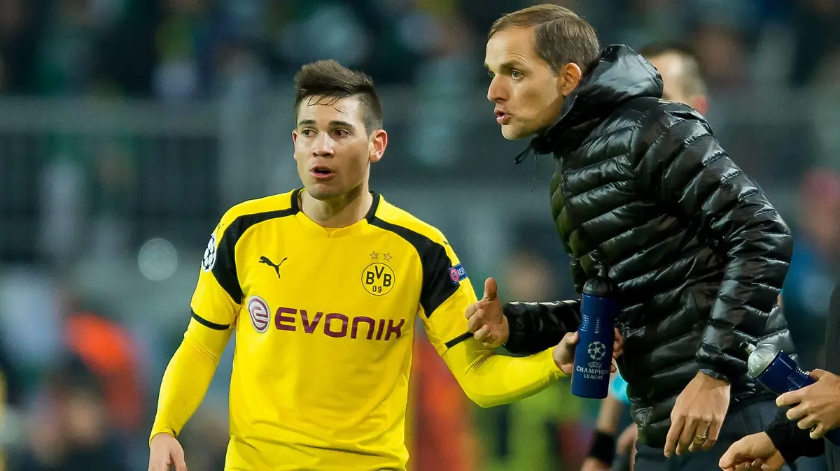 Dortmund, Germany 02.11.2016, UEFA Champions League - 2016/17 Season, Group F - Matchday 4, BV Borussia Dortmund - Sporting Lissabon, Raphael Guerreiro (BVB) und Trainer Thomas Tuchel (BVB) ( DeFodi001
Dortmund Germany 02 11 2016 UEFA Champions League 2016 17 Season Group F Matchday 4 BV Borussia Dortmund Sporting Lisbon Raphael Guerreiro Borussia and team manager Thomas Tuchel Borussia DeFodi001