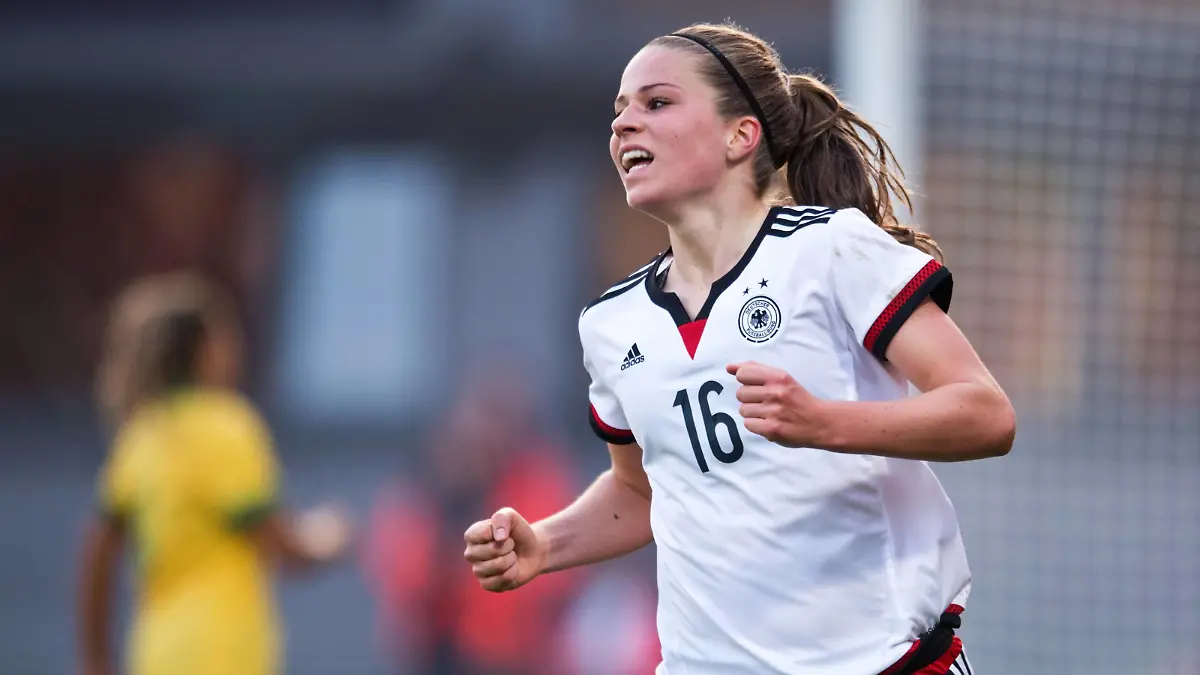 Freude nach dem Tor zum 3-0: Torschuetzin Melanie LEUPOLZ (GER) jubelt. Fussball Frauen Laenderspiel: Deutschland - Brasilien in Fuerth, Deutschland am 08.04.2015,
happiness After the goal to 3 0 Scorer Melanie Leupolz ger cheering Football Women Country game Germany Brazil in Germany at 08 04 2015